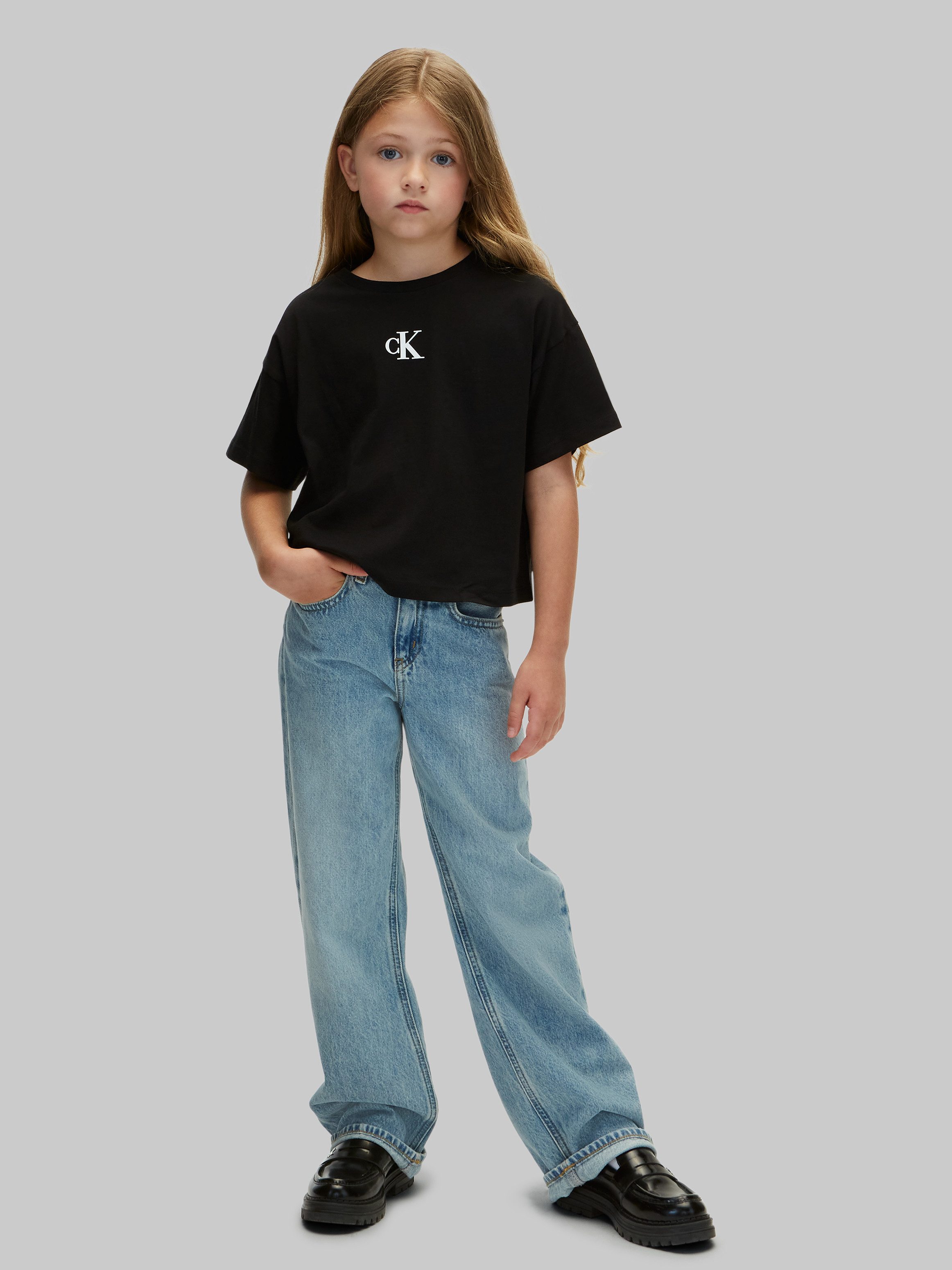 Calvin Klein Jeans T-Shirt Rundhalsausschnitt, bequeme Passform, reine Baumwolle – Bild 4 von 5