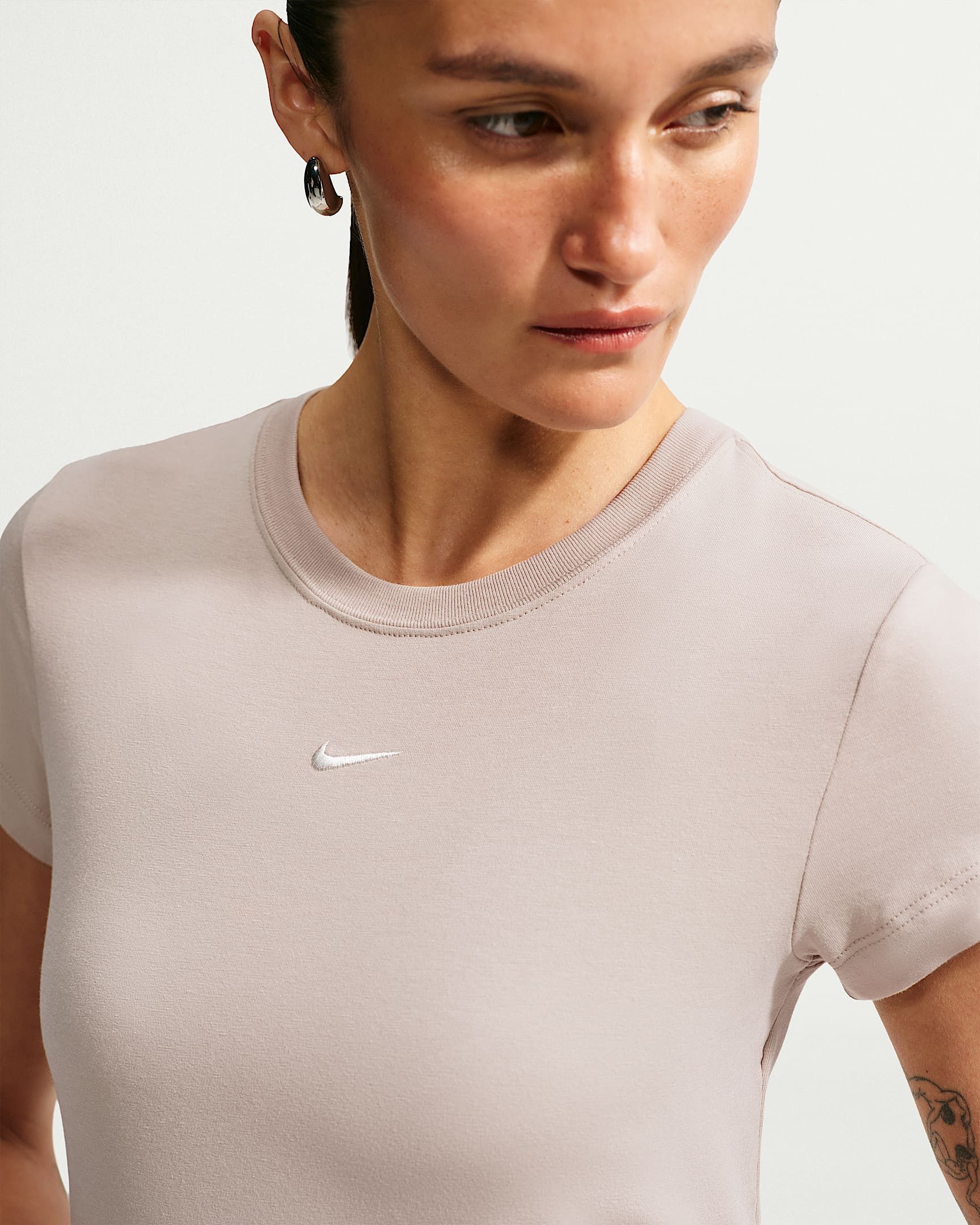 Nike Sportswear T-Shirt W NSW NK CHLL KNT MD CRP mit Rundhalsausschnitt, Kurzarm, aus Jersey, lockerer Schnitt