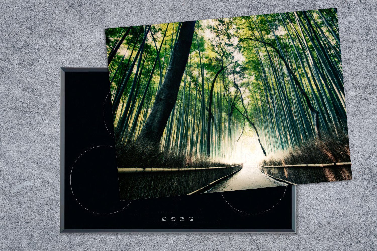 70x52 Arbeitsfläche cm, Arashiyama, MuchoWow Mobile nutzbar, tlg), Bambuswald Herdblende-/Abdeckplatte Japan, Ceranfeldabdeckung (1 Vinyl, in