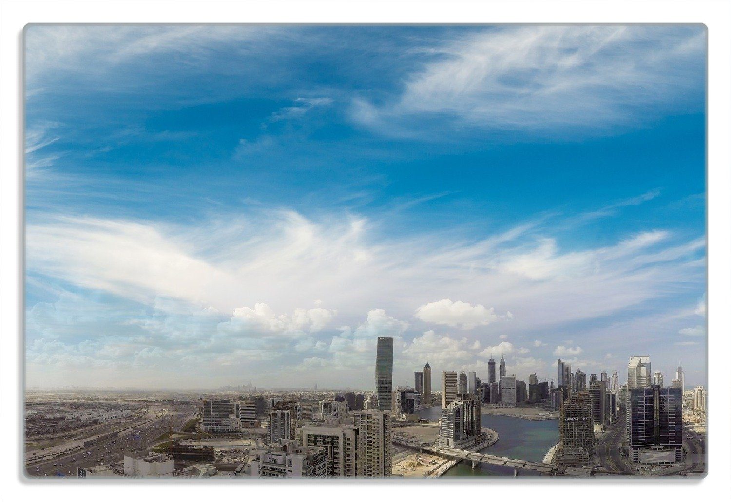 Wallario Frühstücksbrett Panoramablick über Dubai, (inkl. rutschfester Gummifüße 4mm, 1-St), 20x30cm