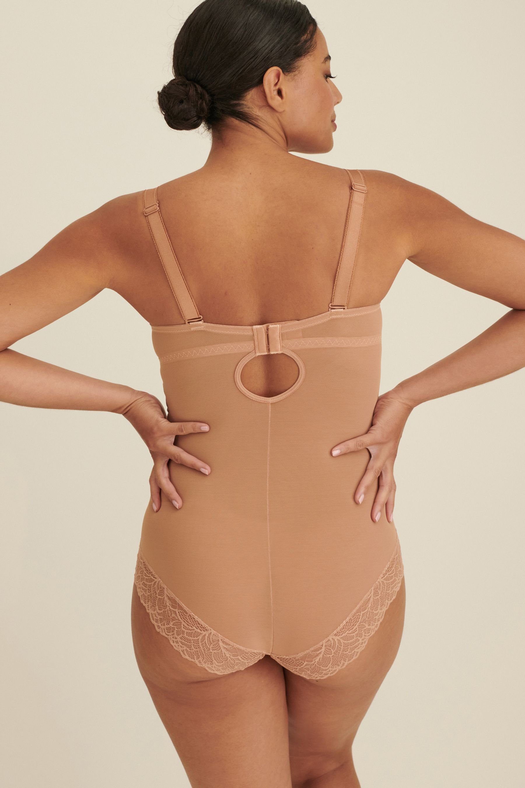 Next Miederbody Figurformender Body mit Spitze und Körbchen (1-tlg)