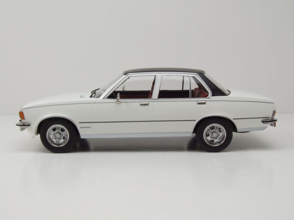 MCG Modellauto Opel Commodore B 1972 weiß, Maßstab 1:18
