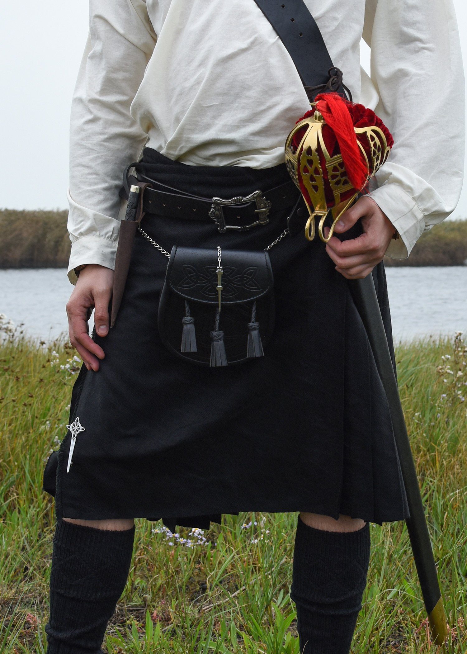 Battle Merchant Wikinger-Kostüm 8 Yard Kilt, Schottenrock, schwarz (uni), Taille 44 in. (XXL)