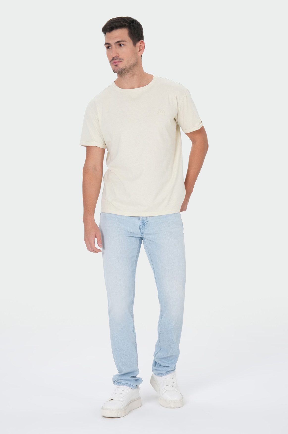 T-Shirt LEO T-Shirt.