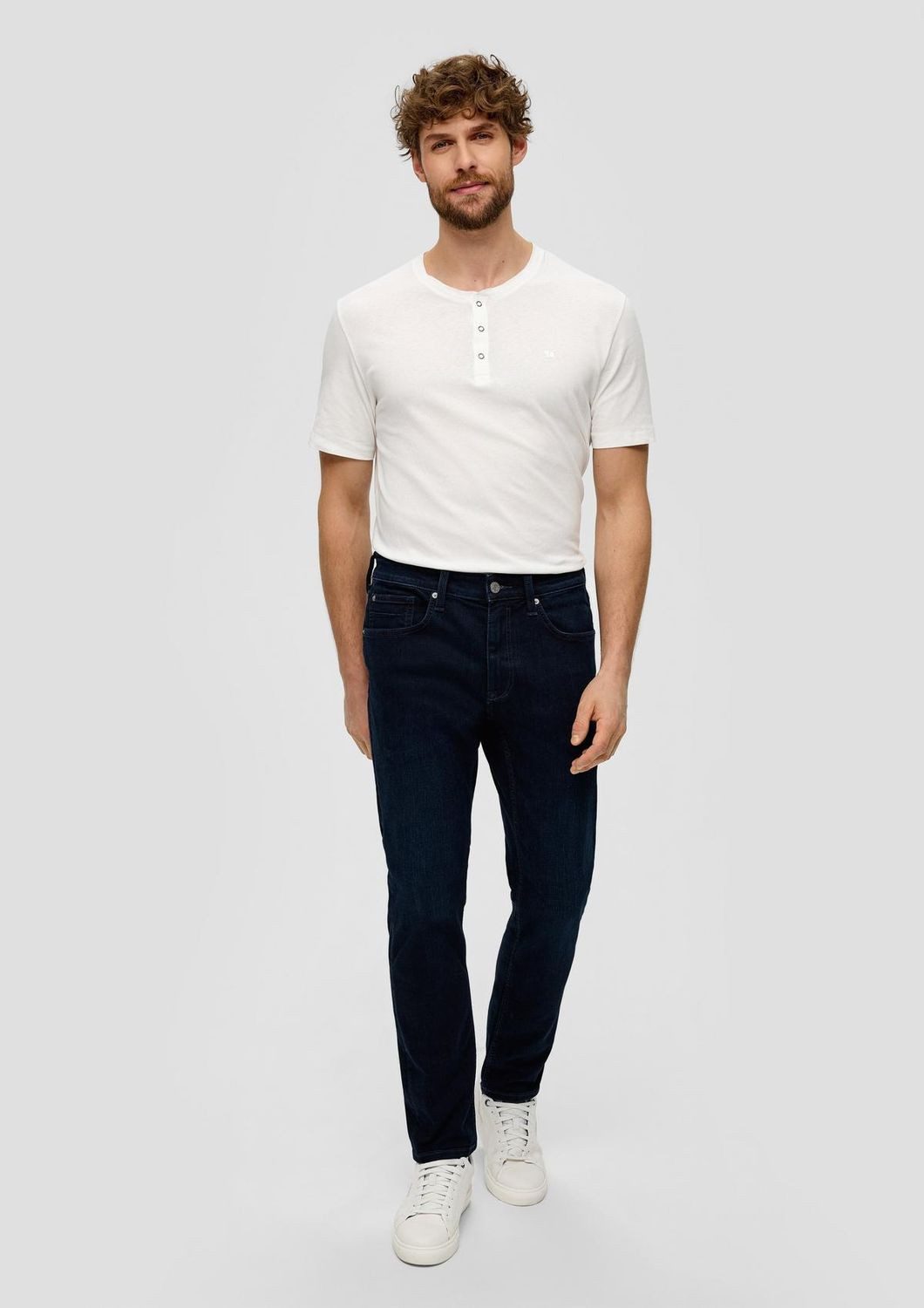 s.Oliver Slim-fit-Jeans NELIO (1-tlg) Jeans Nelio / Slim Fit / Mid Rise / Slim Leg