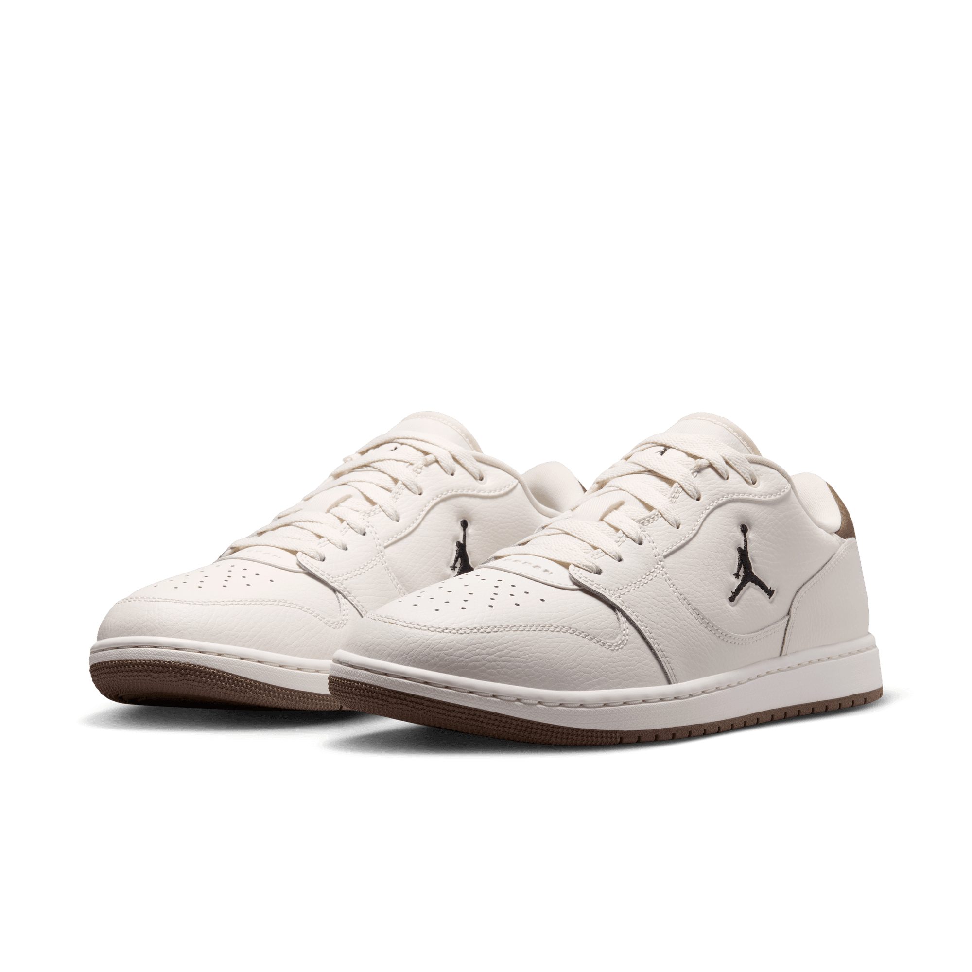 Jordan Jordan Court Connect Low Sneaker inspiriert vom Look des Air Jordan 1