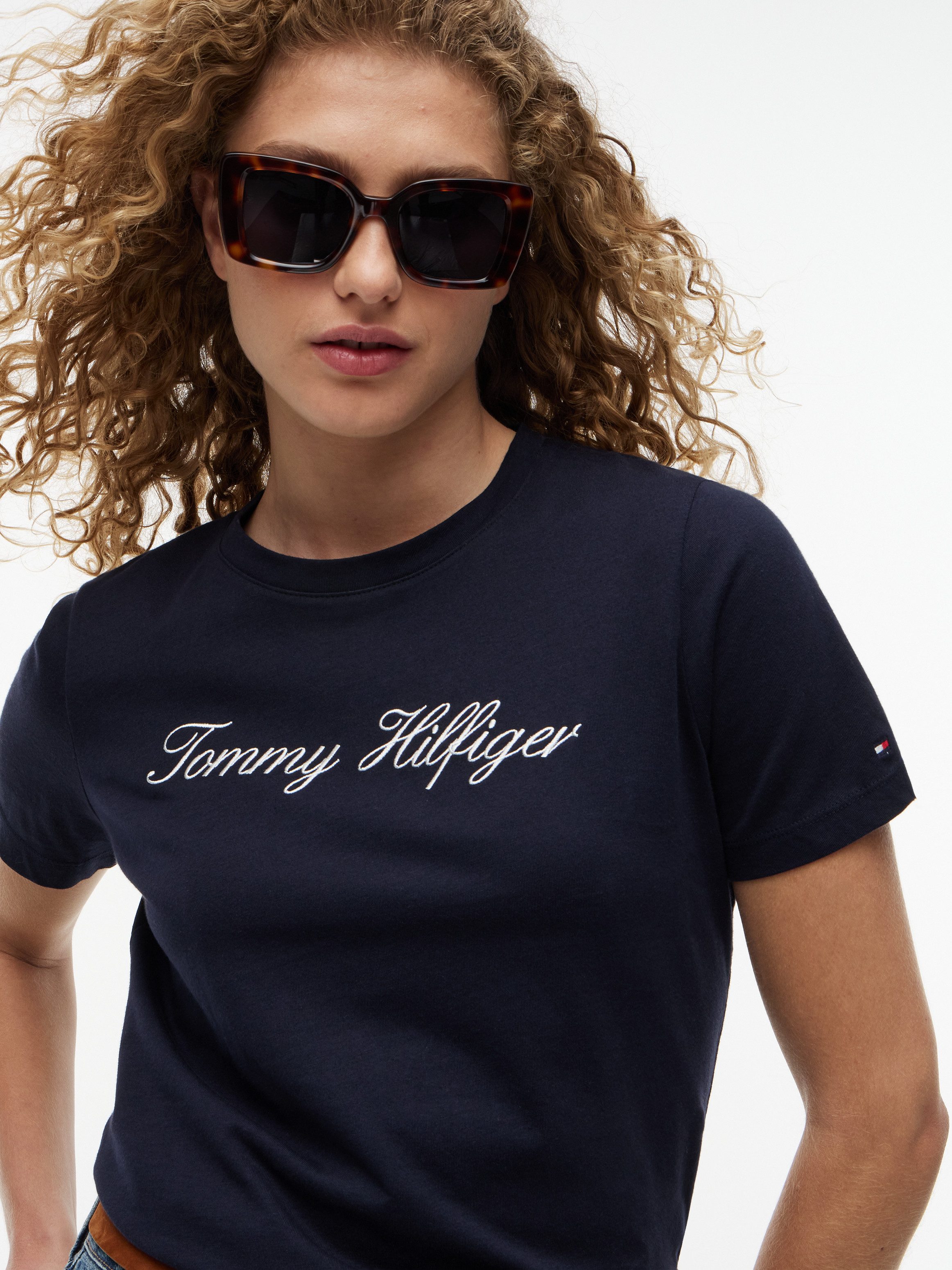 Tommy Hilfiger T-Shirt NOS SCRIPT REGULAR C-NK SHORT SLEEVE mit Rundhals und kontrastfarbener Stickerei, Regular Fit
