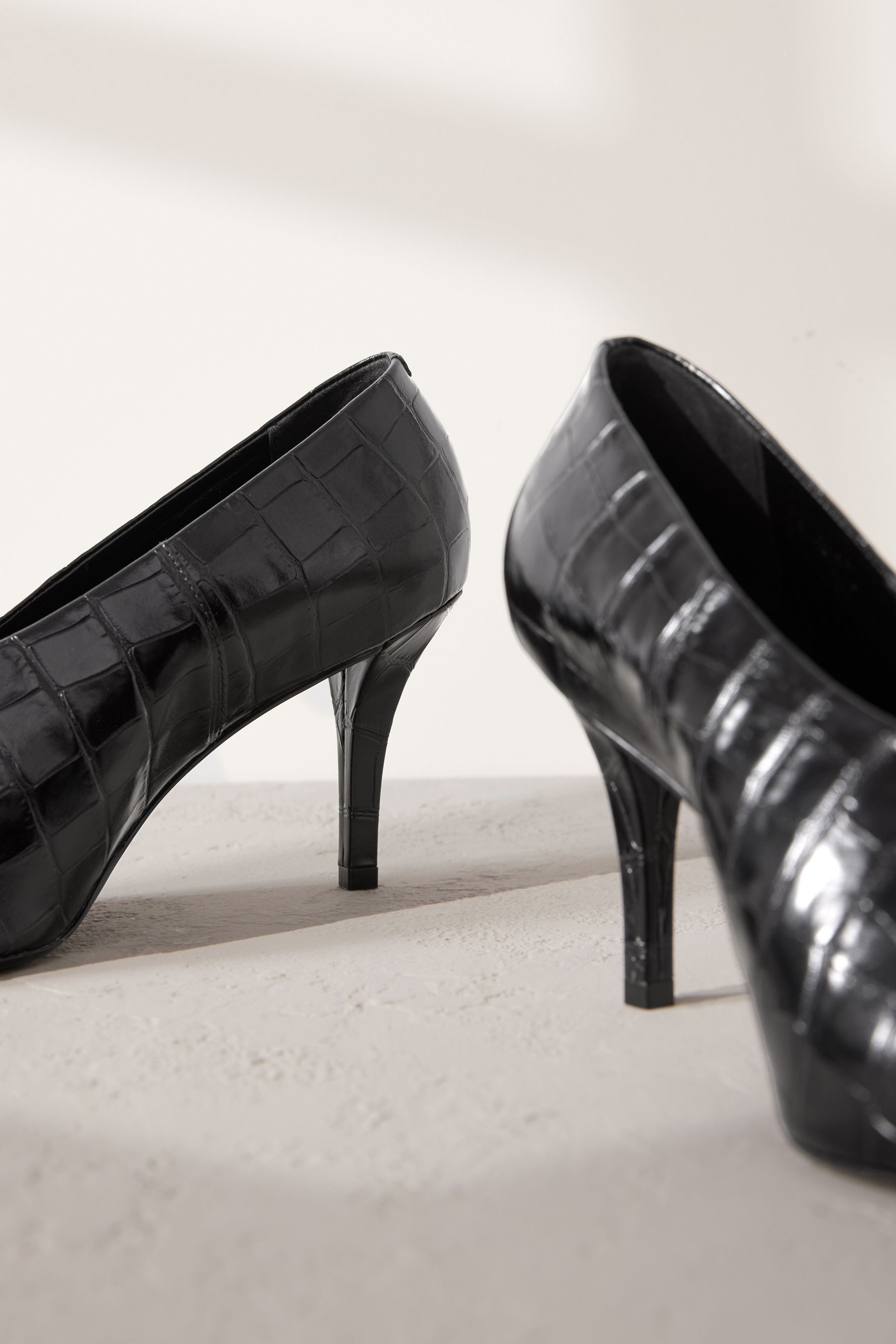 Next Hohe Signature Pumps aus Leder günstig online kaufen
