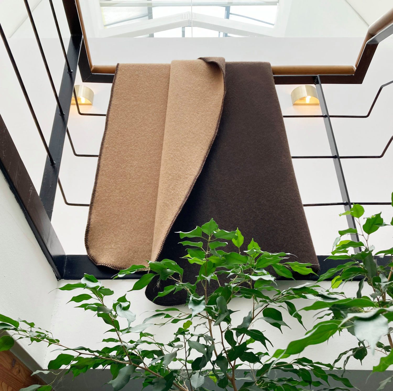 Wolldecke Wolldecke „KaYak" Baby-Kamelhaar und Yakhaar in Dunkelbraun und beige, Wohnen und Accessoires GmbH & Co. KG
