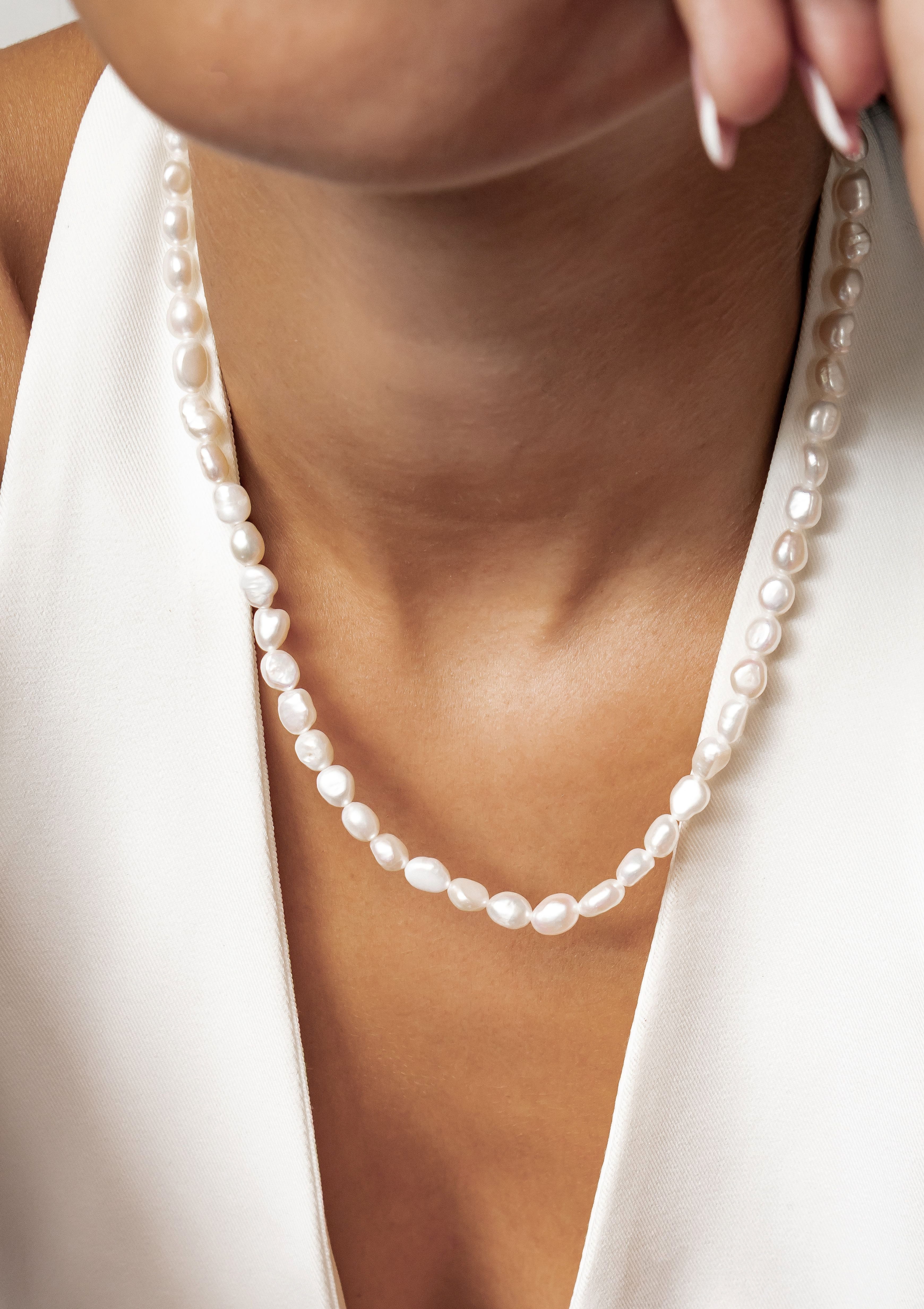 Hey Happiness Perlenkette mit weißen Süßwasserperlen, Collier 41-46 cm, 925er Silber Damen Halskette mit Perlen, Brautschmuck