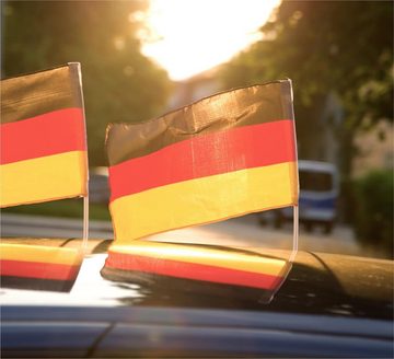 autogadget® Fahne 4er Autofahnen Autoflagge Deutschland Auto Fahne Fanartikel Fußball EM (Packung, 4-St., 4 Autofahnen), Eine stabile Kunststoffstange und ein Clip