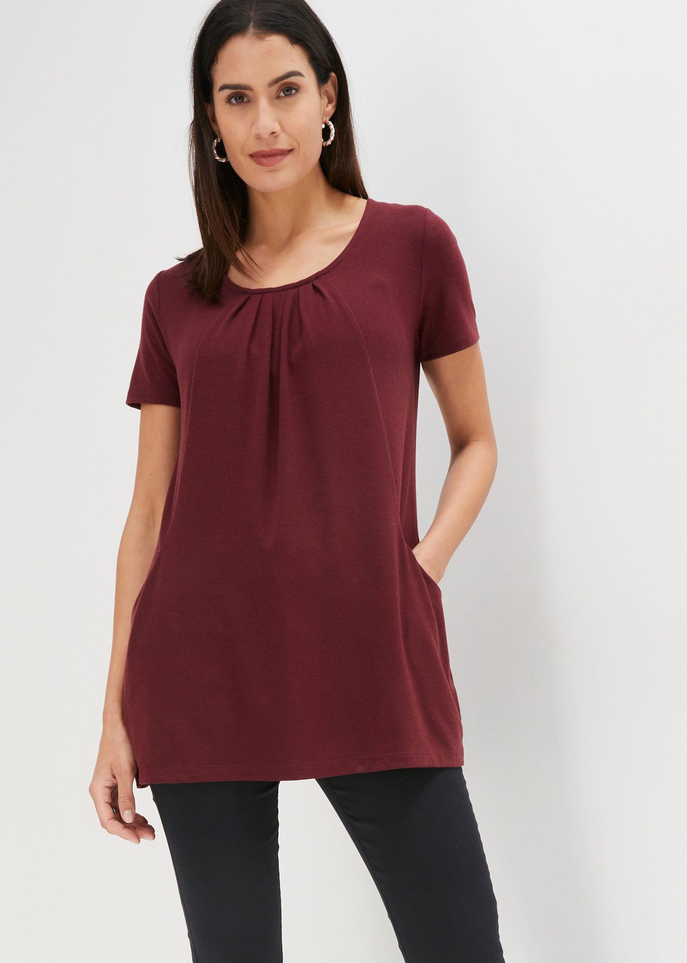 bonprix Longshirt figurumspielende Passform, Kurzarm, mit Eingriffstaschen