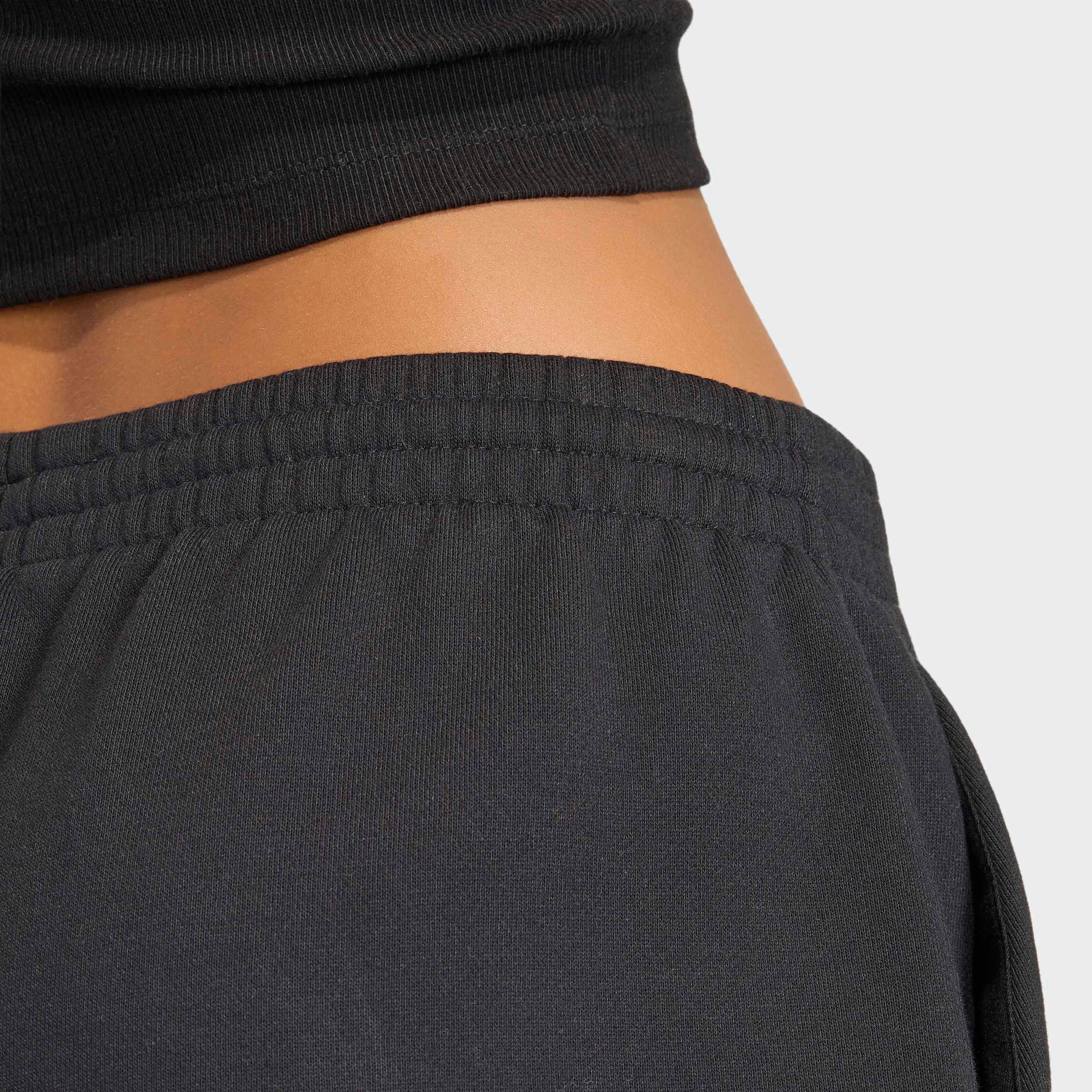 adidas Originals Shorts ESSENTIALS FLEECE-, LOCKER GESCHNITTEN mit engem Schnitt, aus Baumwolle und Polyester – Bild 4 von 5