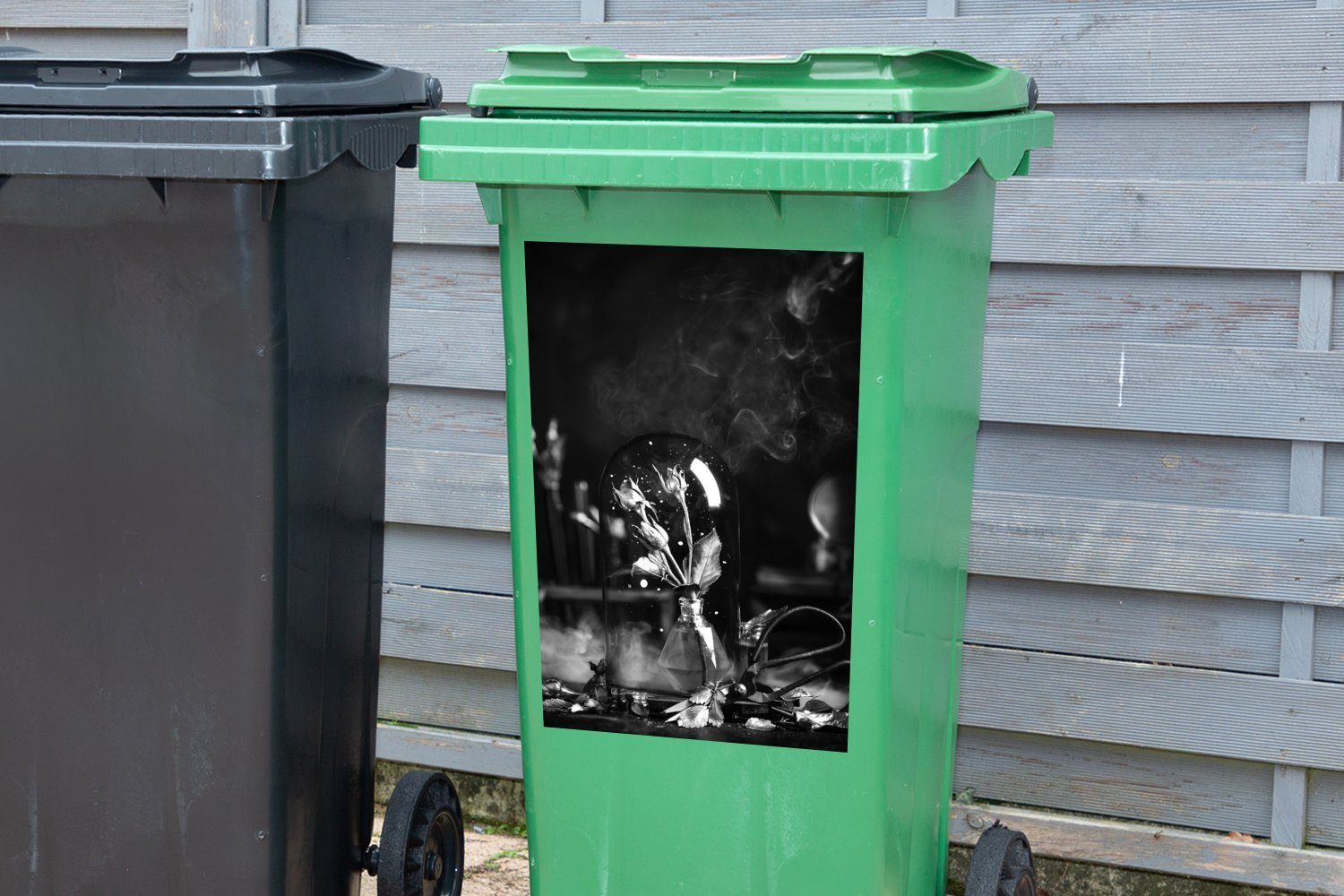MuchoWow Wandsticker einer schwarz (1 Container, - Mülltonne, St), Sticker, Mülleimer-aufkleber, weiß Blumen und Glasglocke Abfalbehälter in