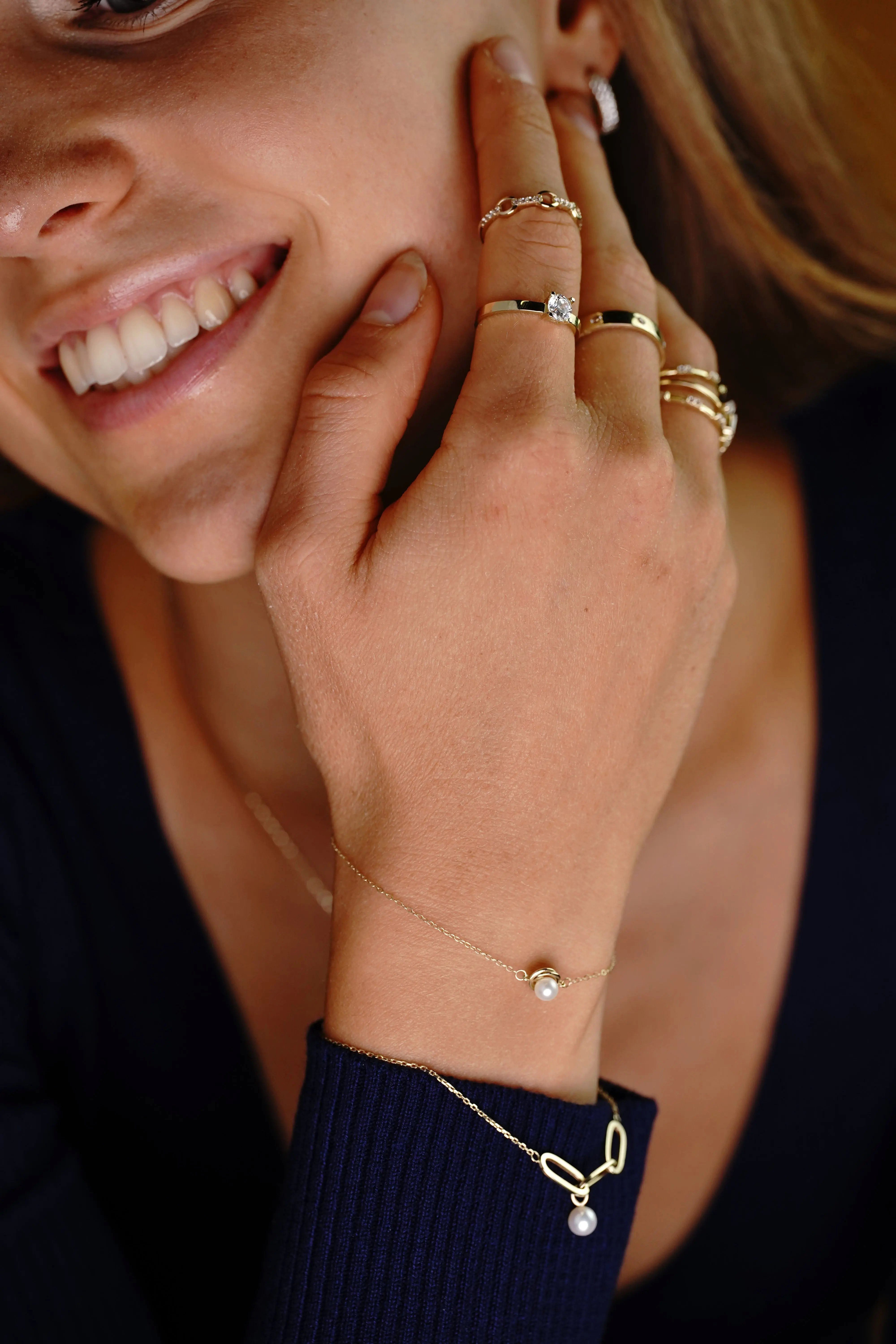 Suzan Gold Charm-Armband 375er Gold Damen Armband – Perlenanhänger, elegant & wasserfest, Gelbgold 375, Länge: 17+2cm, 0,8 Gramm