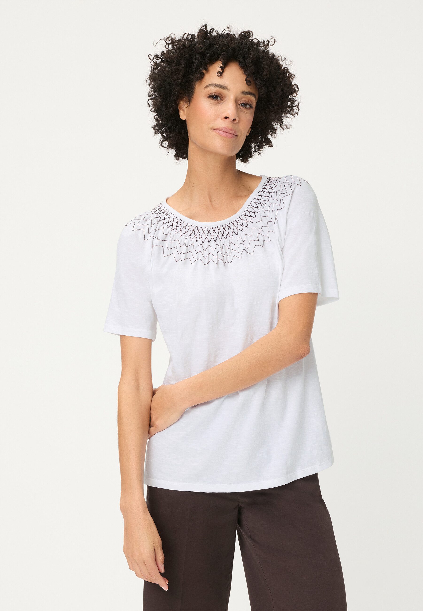 Olsen T-Shirt mit dekorativ gestaltetem Rundhalsausschnitt