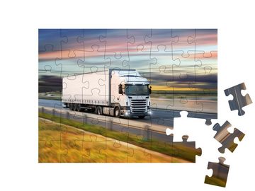 puzzleYOU Puzzle LKW auf der Autobahn, 48 Puzzleteile, puzzleYOU-Kollektionen Trucks & LKW