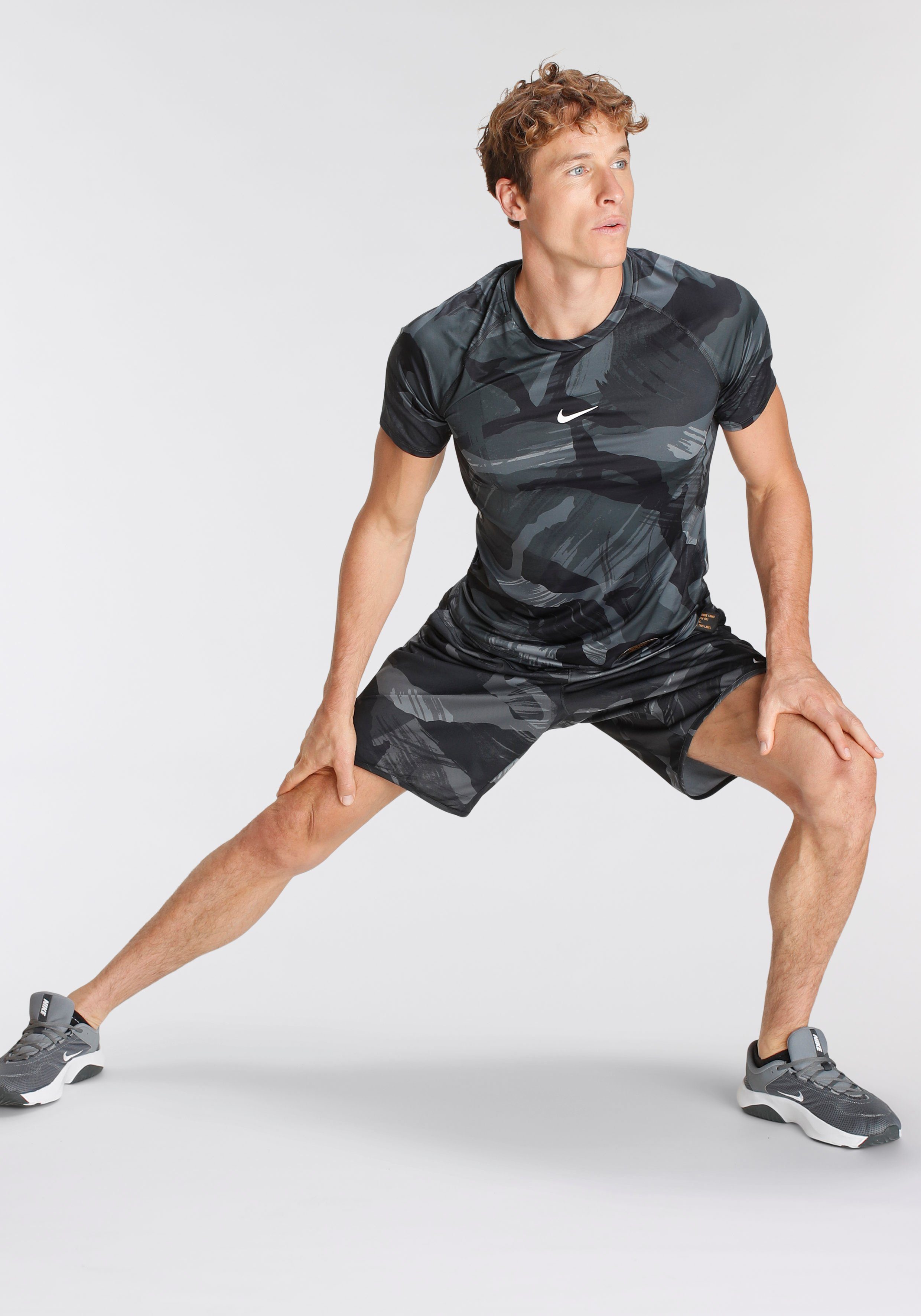 DRI-FIT CAMO TOP PRO SHORT-SLEEVE Trainingsshirt SLIM Nike MEN'S