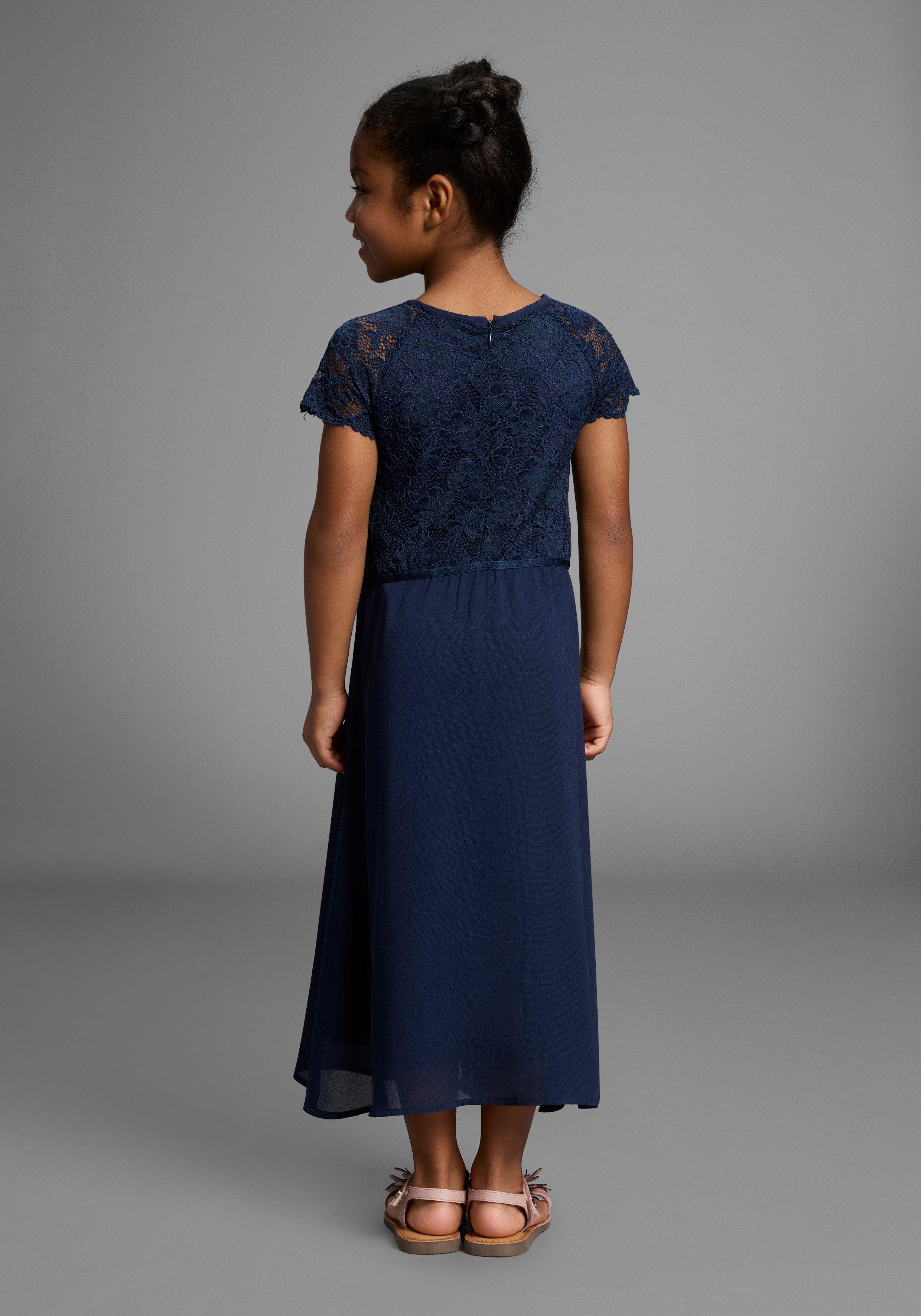 KIDSWORLD Jerseykleid Festliches Kleid mit Spitze Elegantes Kleid mit Spitze und Chiffon