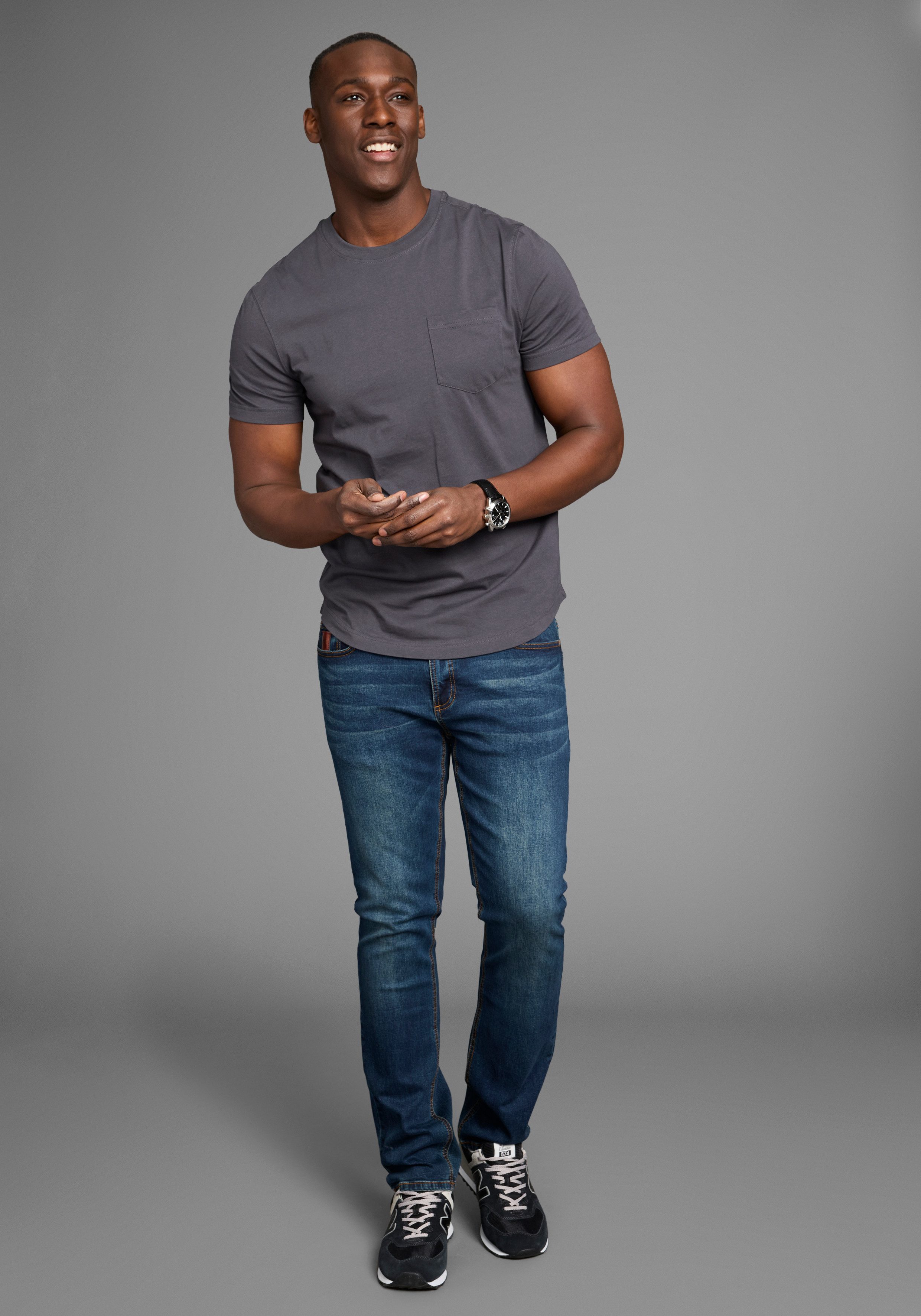 Bruno Banani Longshirt mit abgerundetem Saum und 4cm Mehrlänge – Bild 4 von 5