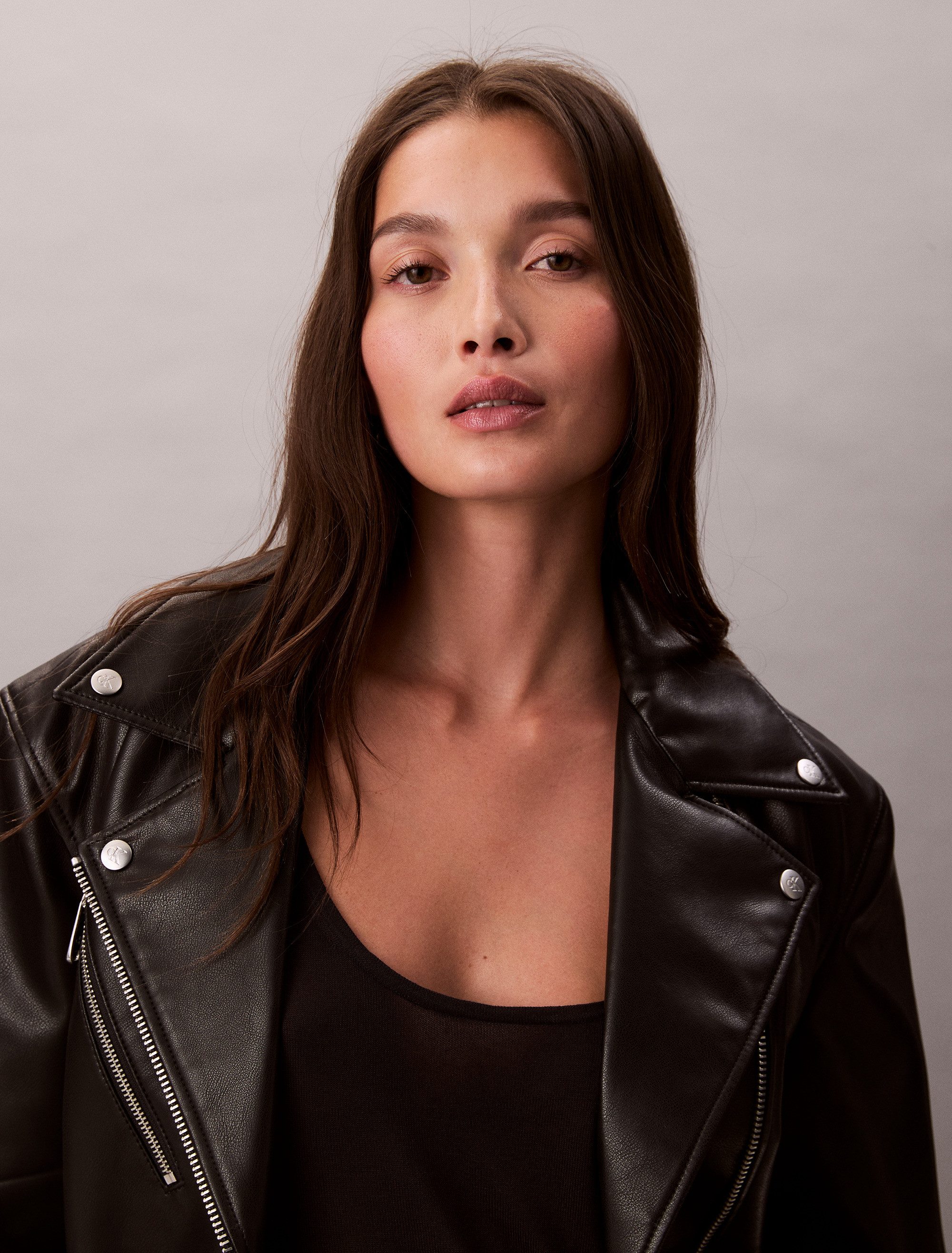 Calvin Klein Jeans Lederimitatjacke FAUX LEATHER MOTO JACKET W/BELT Mit V-Ausschnitt