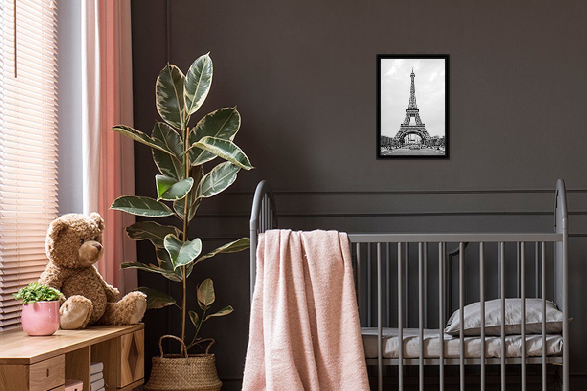 des Bilderrahmen Wandposter, Poster Gerahmtes MuchoWow Eiffelturms, (1 Schwarz-Weiß-Foto St), Schwarzem Poster, Wanddeko, Bilder,