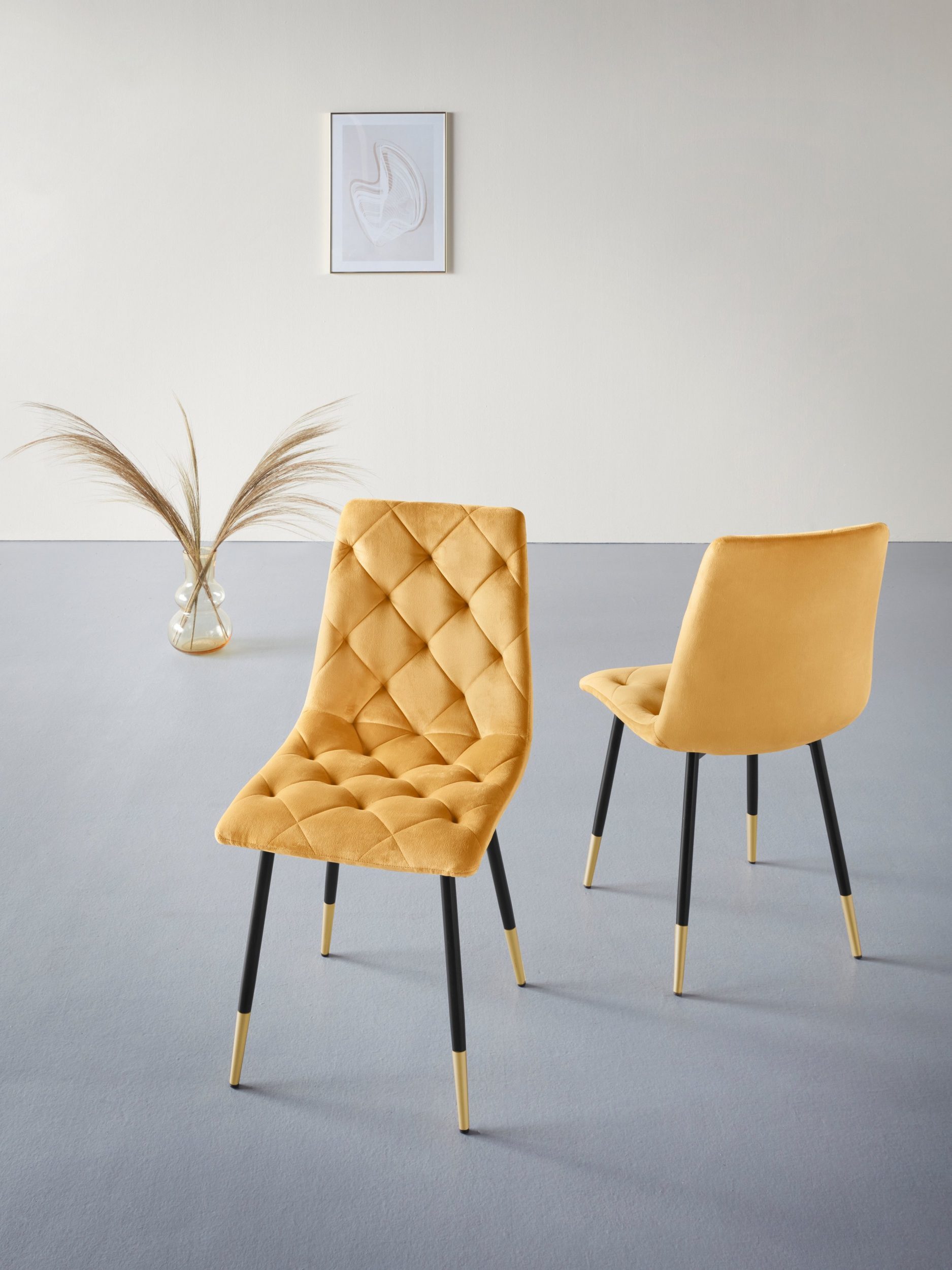 loft24 Esszimmerstuhl Lilith - Essstuhl Küchenstuhl Stuhl Polsterstuhl Besucherstuhl (Set, 2 St), Bezug in Samtoptik mit Steppung, Metallbeine mit Goldakzenten