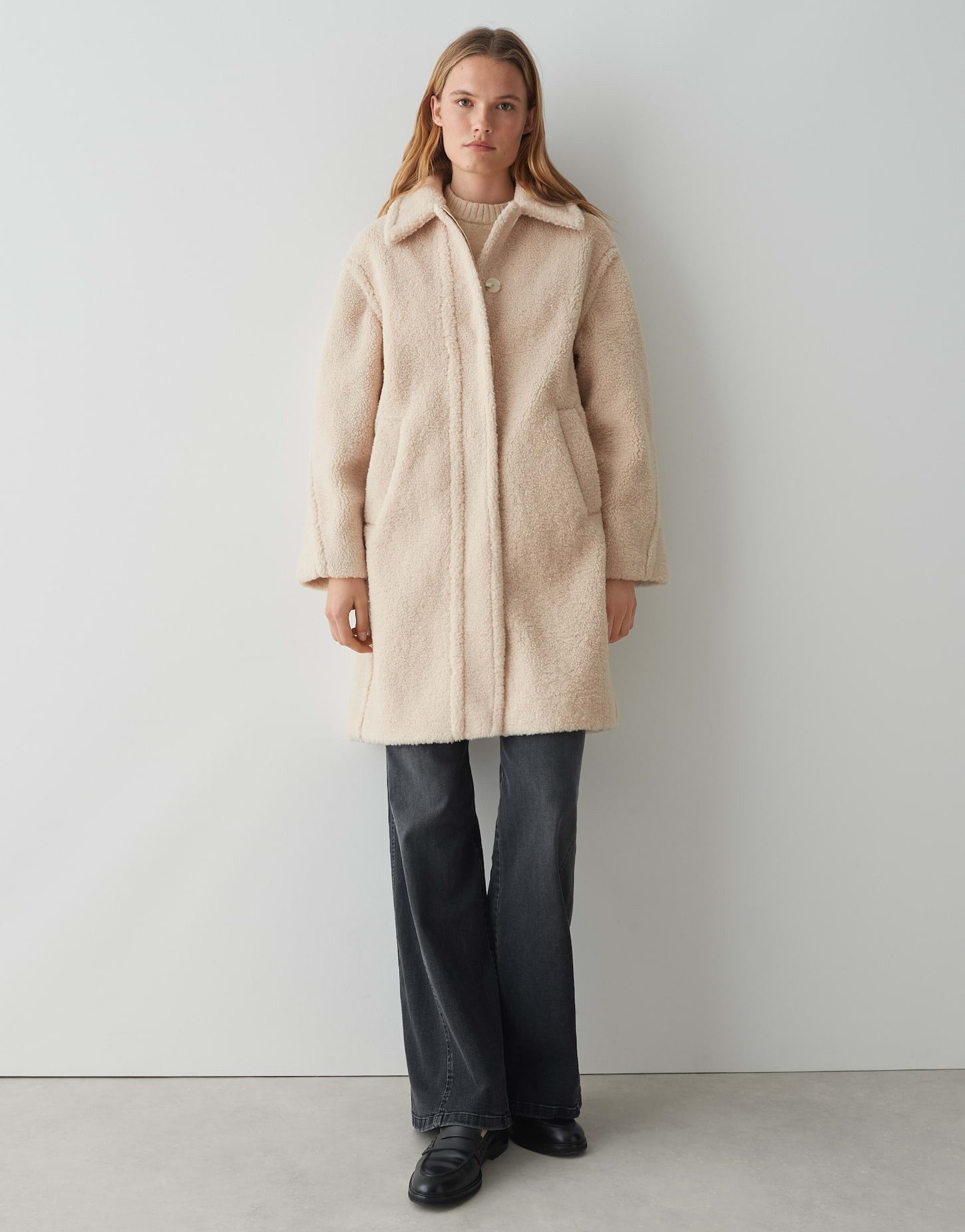 OPUS Wintermantel HEDDY aus recyceltem Polyester ovaler Schnitt, knielang, verdeckte Knopfleiste