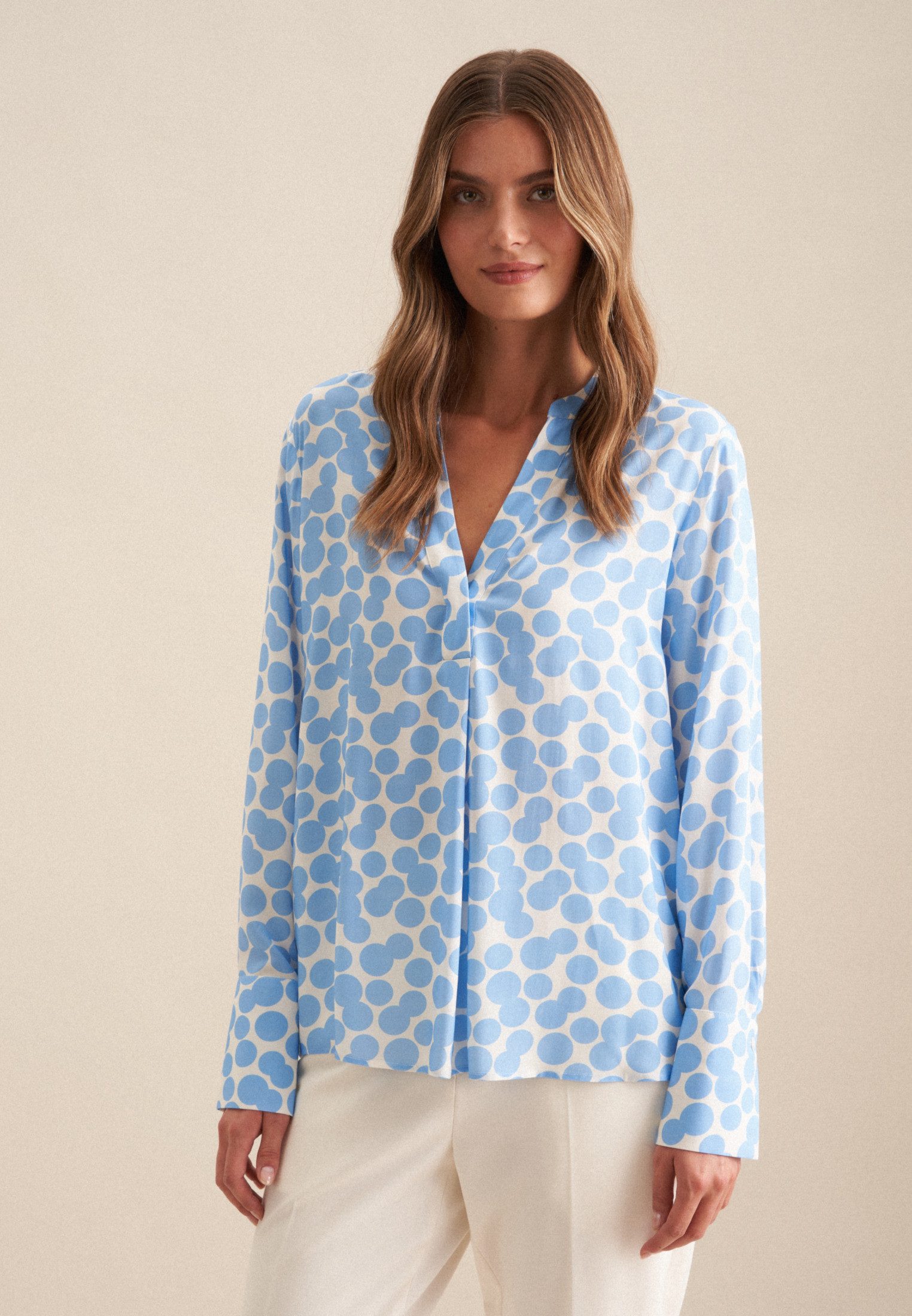 Klassische Bluse Schwarze Rose