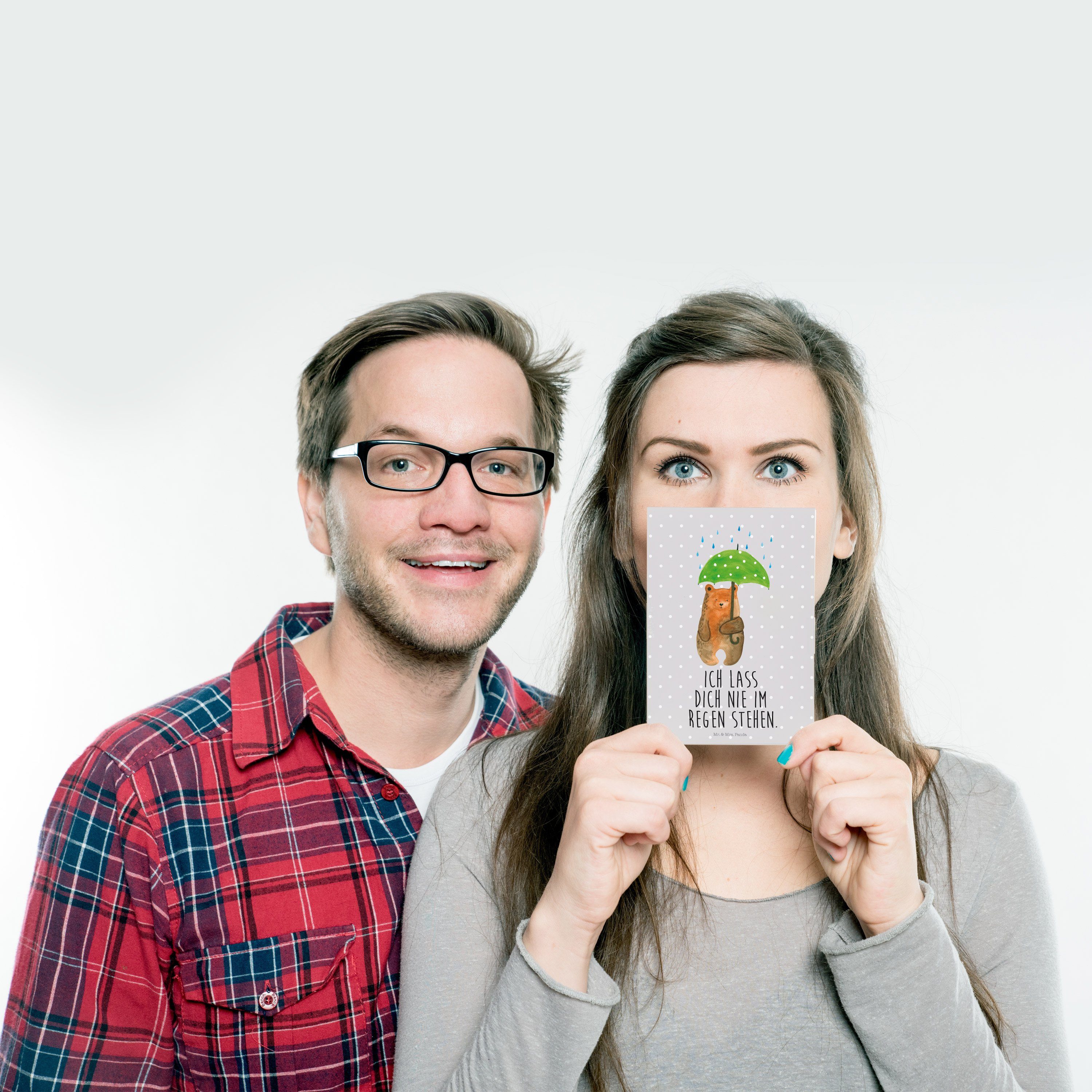 Mr. & Mrs. Panda Postkarte Pastell Grau - Bär Grußkarte, - Regenschirm mit Geschenk, Geb Spruch