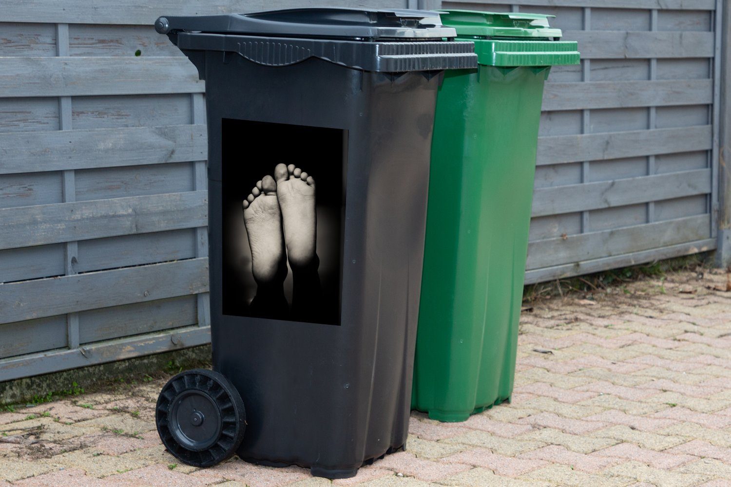 Schwarz MuchoWow Mülltonne, St), - Füße (1 Mülleimer-aufkleber, Weiß Abfalbehälter - Wandsticker Container, Sticker,