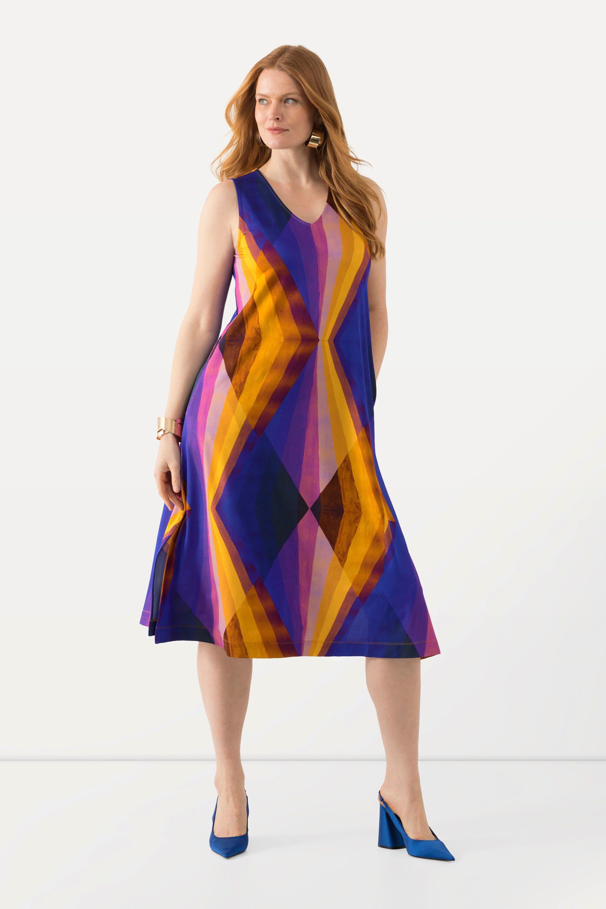 Ulla Popken Maxikleid Slinky-Midikleid geometrisch V-Ausschnitt ärmellos