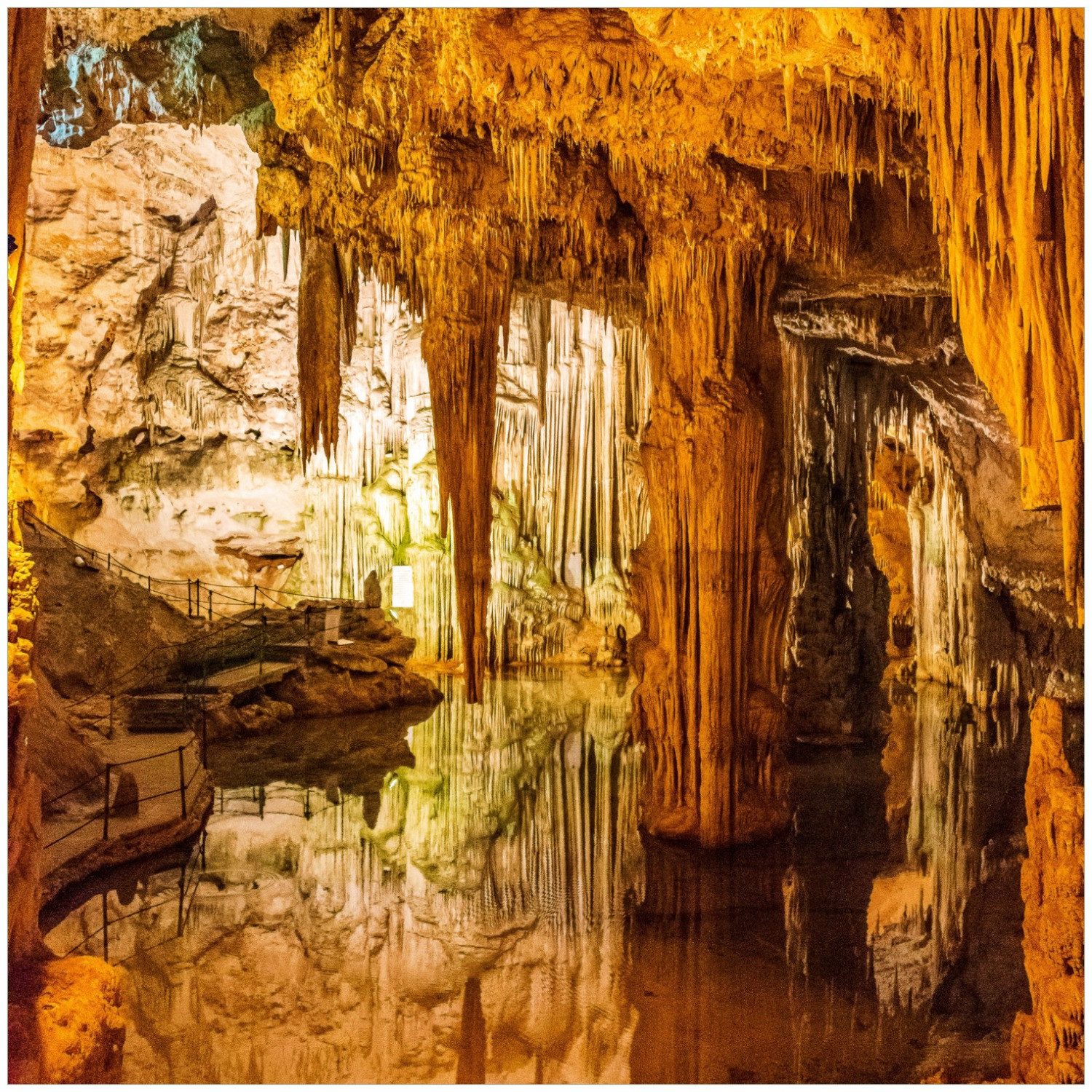 Wallario Möbelfolie Bunte Tropfsteinhöhle