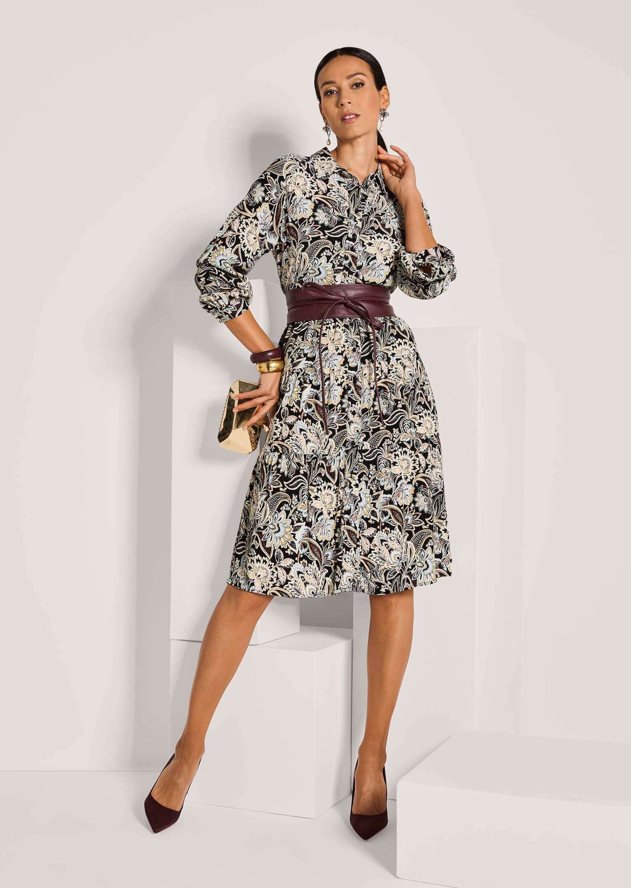 MADELEINE Midikleid Druck-Damenkleid mit Knopfleiste Mit floralem Muster, Hemdkragen und langen Ärmeln