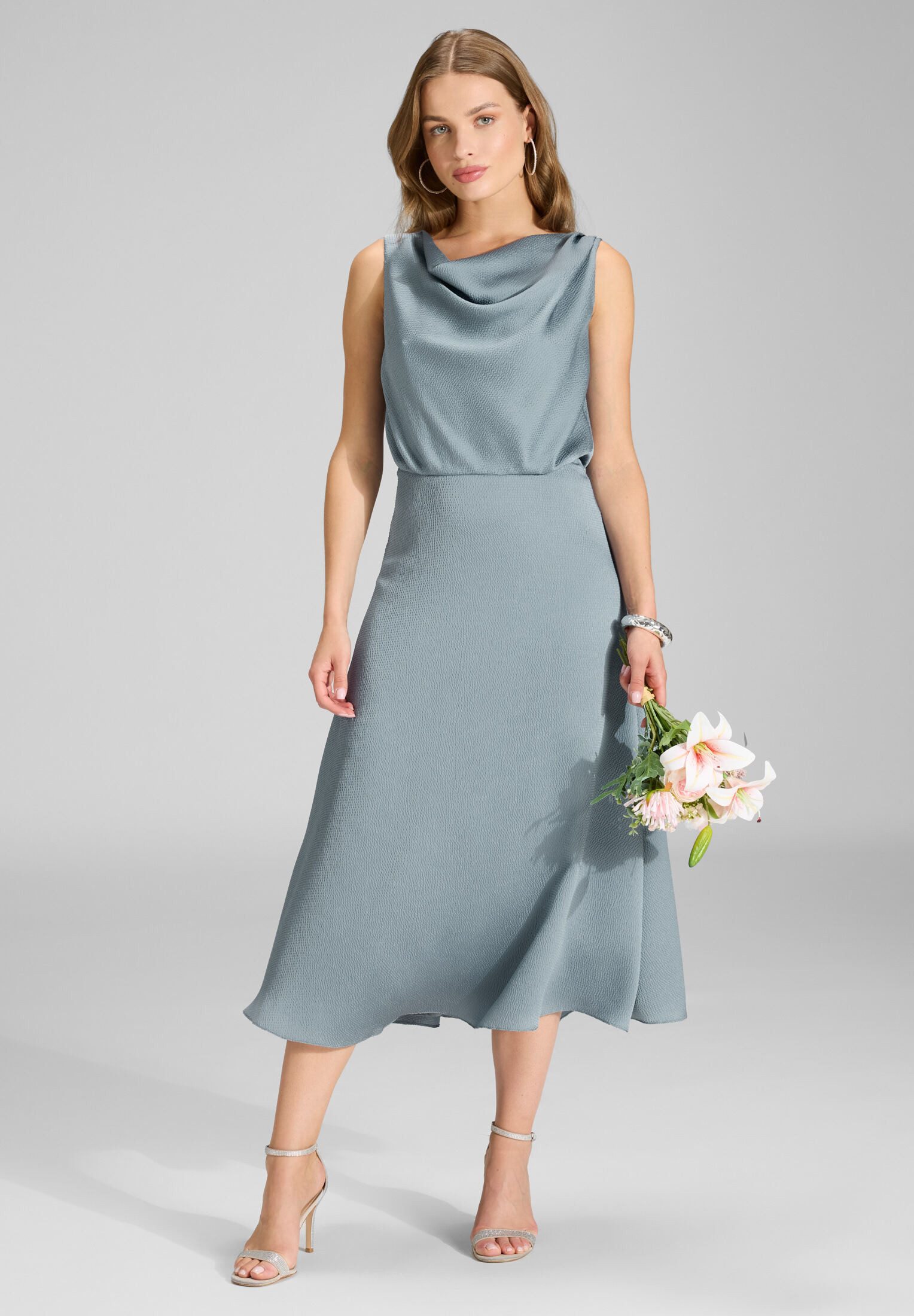 SWING Cocktailkleid Taillierter Schnitt mit fließendem Rockteil günstig online kaufen