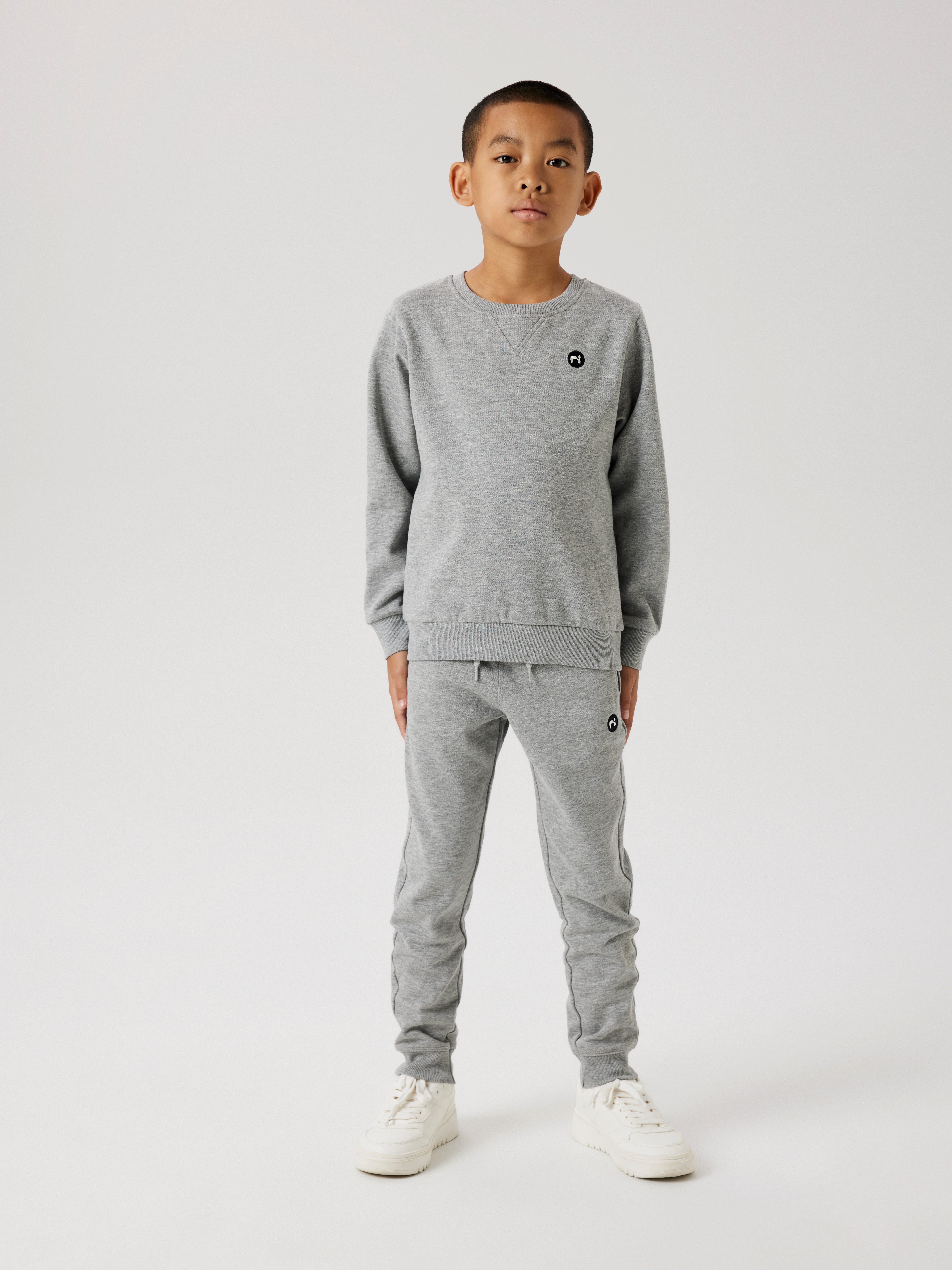 Name It Jogginghose NKMVIMO für Jungen mit Bündchen und Stretchkomfort unifarben, casual, regular fit, Baumwollmischung, Rundhals – Bild 2 von 5