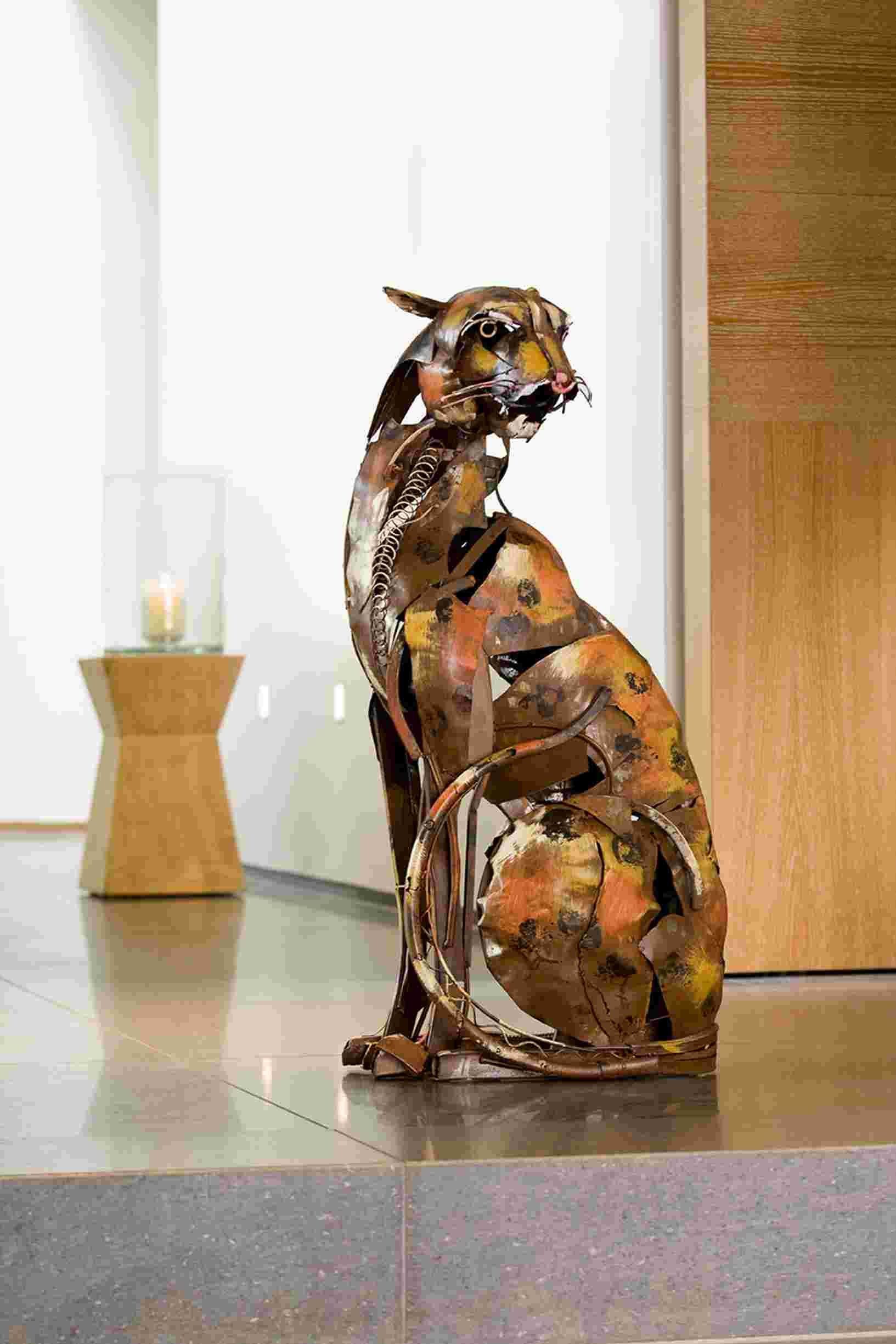GILDE Dekofigur Gilde Hunter sitzend Skulptur Metall Serengeti