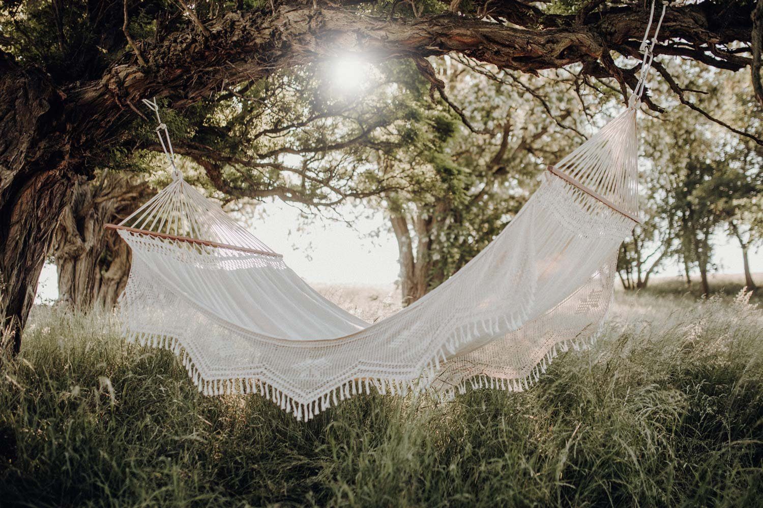 Amazonas Stabhängematte XXL Stabhängematte Palacio natura, Jaquard Webstoff, Makraméearbeit, Zierborte