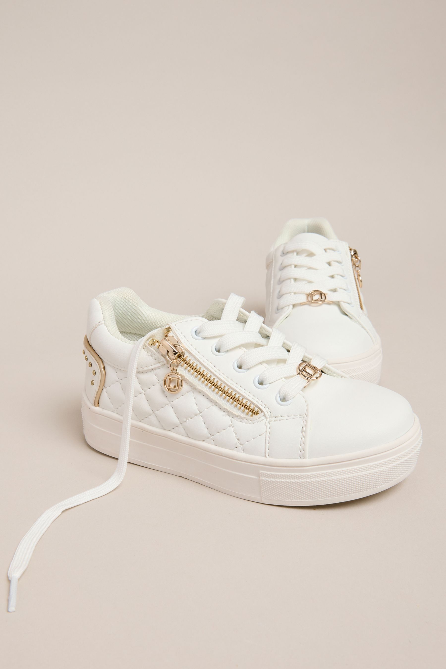 LIPSY Lipsy Gesteppte Sport-Sneaker mit Schnürung Sneaker (1-tlg)