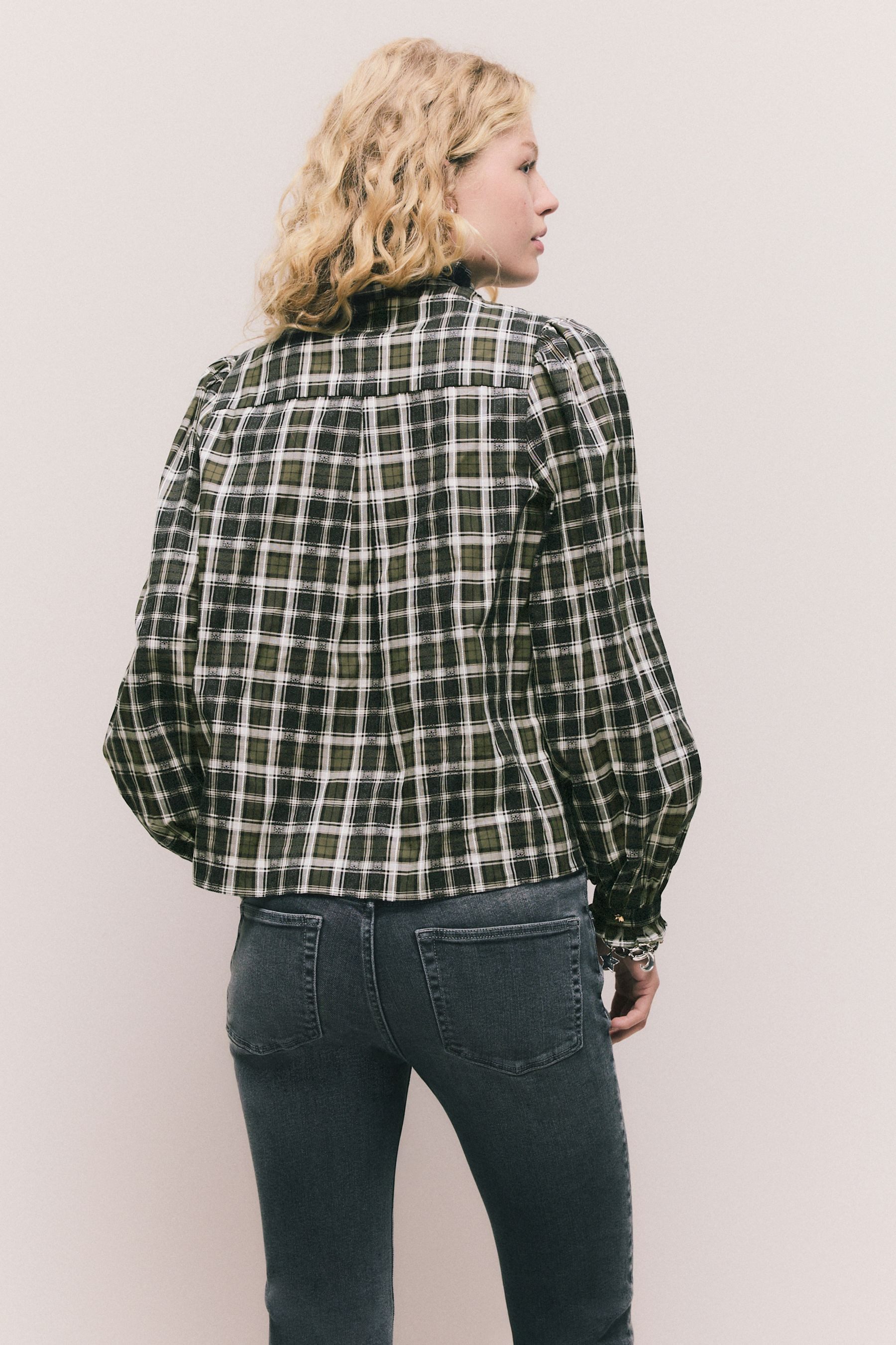 Next Langarmhemd Langärmelige Bluse mit Rüschenausschnitt (1-tlg) günstig online kaufen