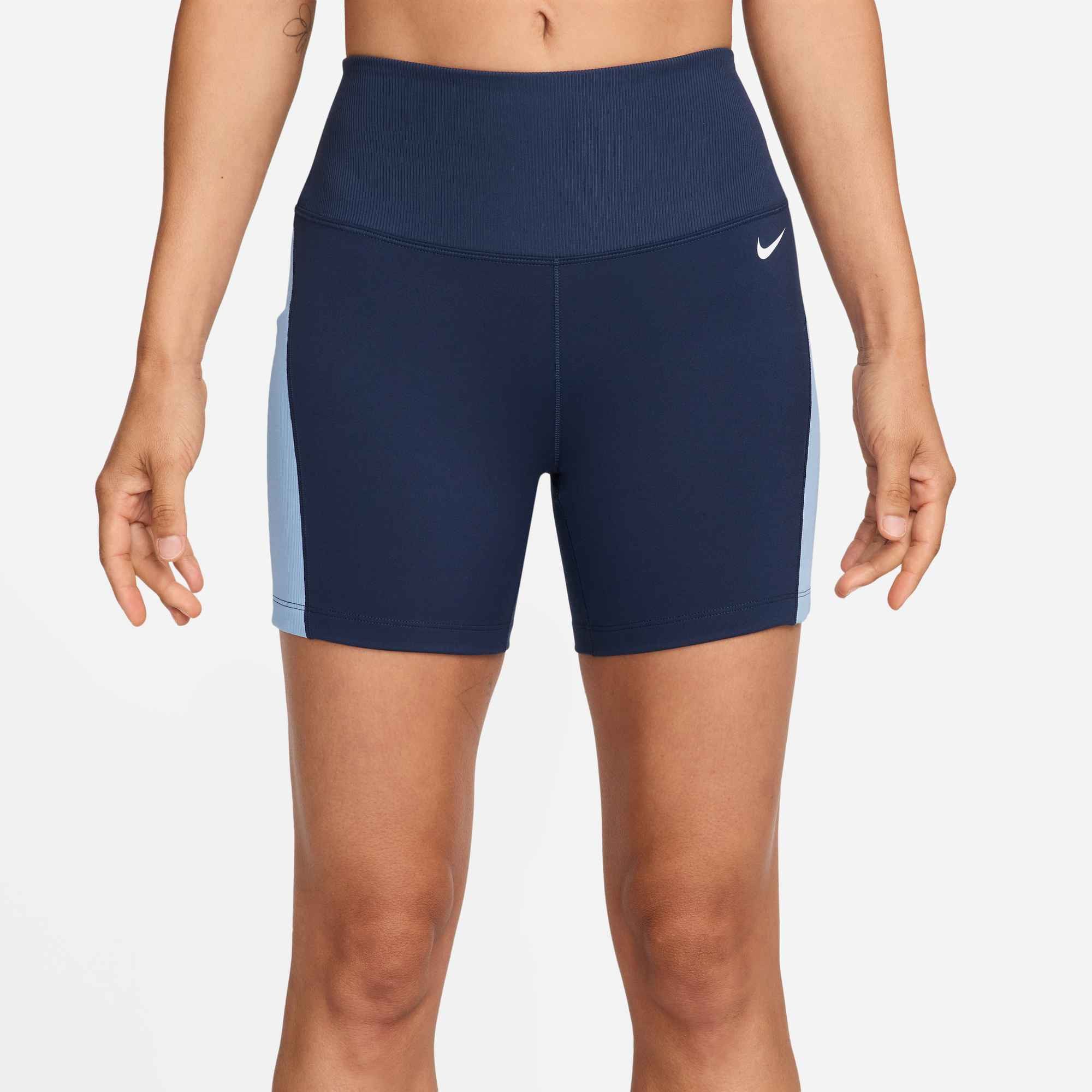 Nike Trainingsshorts W NK DF ONE HR 5IN SHORT B mit Dri-FIT-Technologie, schnell trocknendes Material