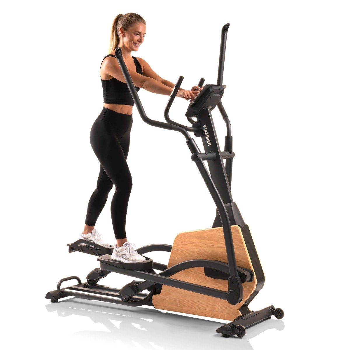 Hammer Crosstrainer CrossPace 5.0 NorsK, 3-fache Steigung, edles Holz-Design, 24 Programme