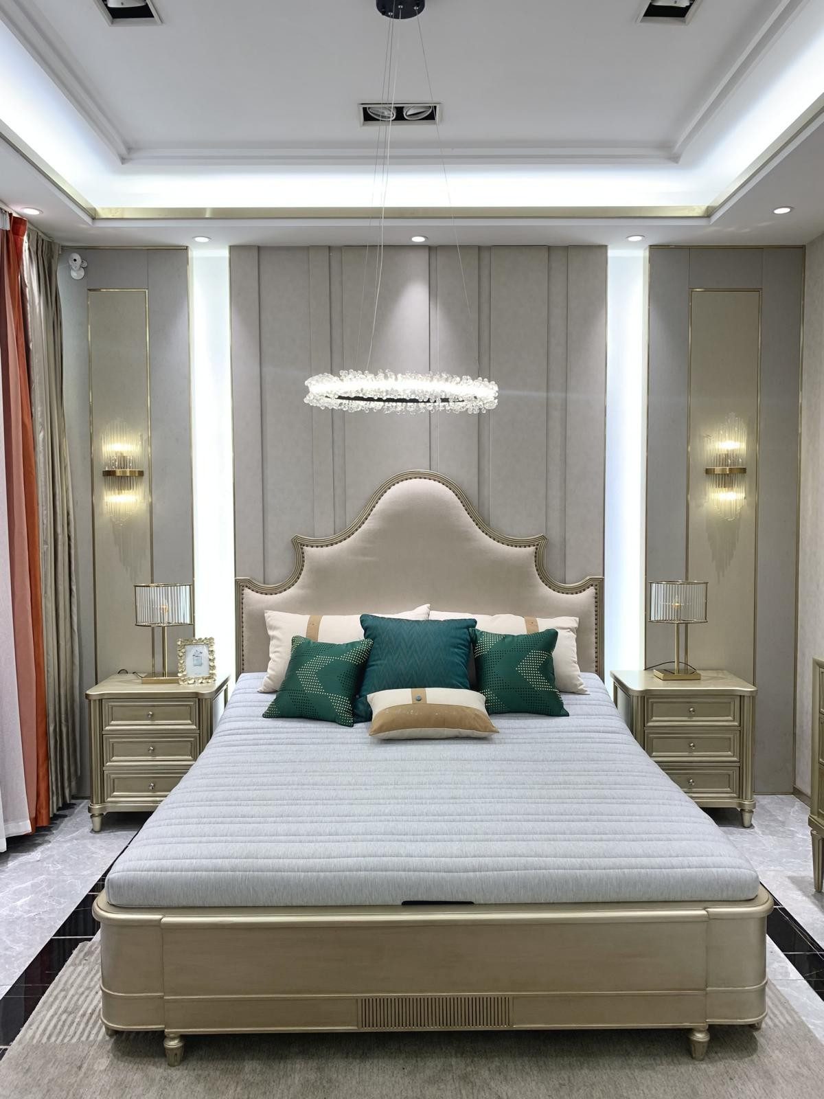 Xlmoebel Polsterbett Elegantes Holzbett mit komfortabler Polsterung im Hotel-Design (1-tlg., Bett), Hergestellt in Europa