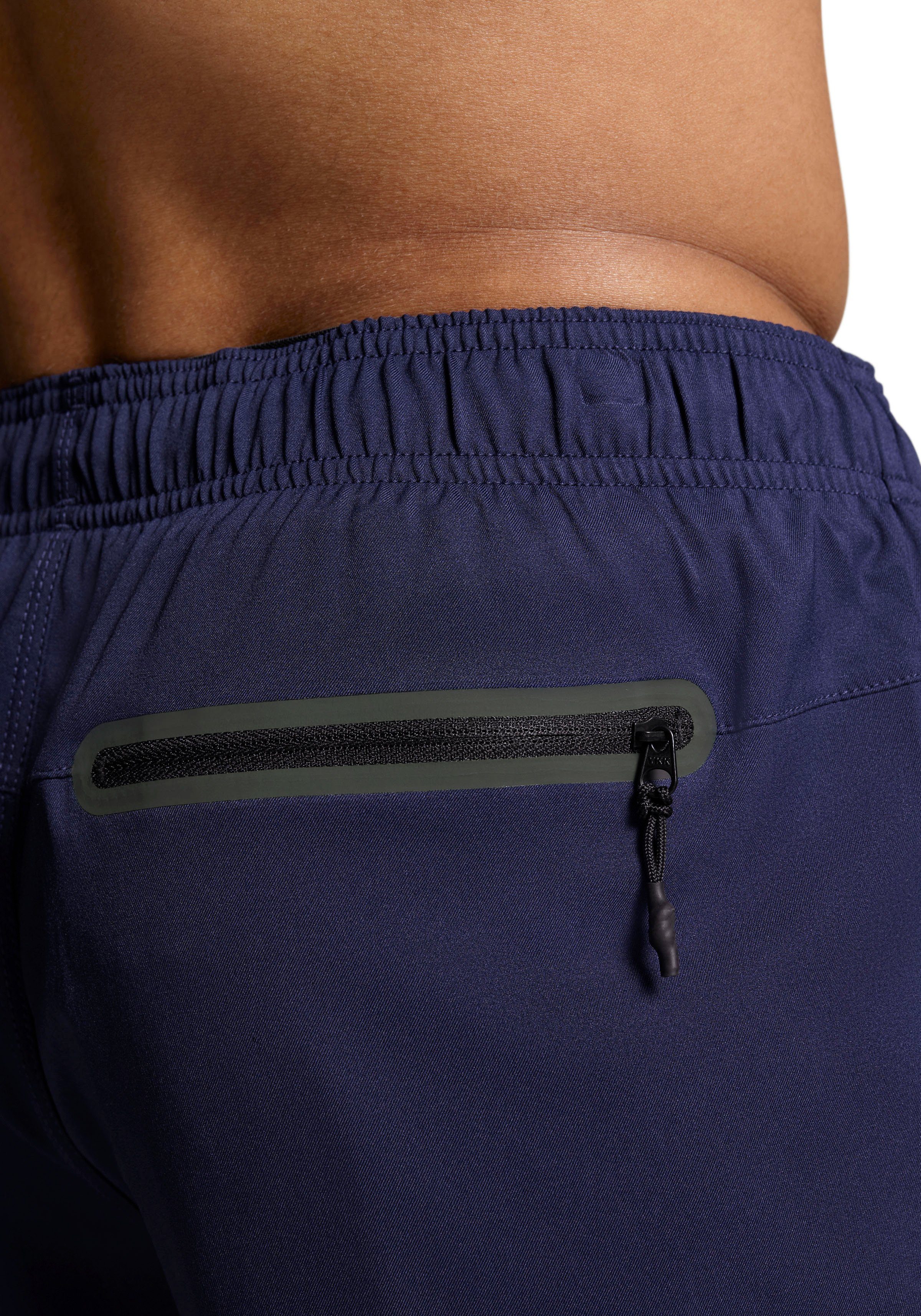 PUMA Badeshorts PUMA SWIM MEN MID SHORTS 1P High-Tech Reißverschluss an der Gesäßtasche, Seitentaschen