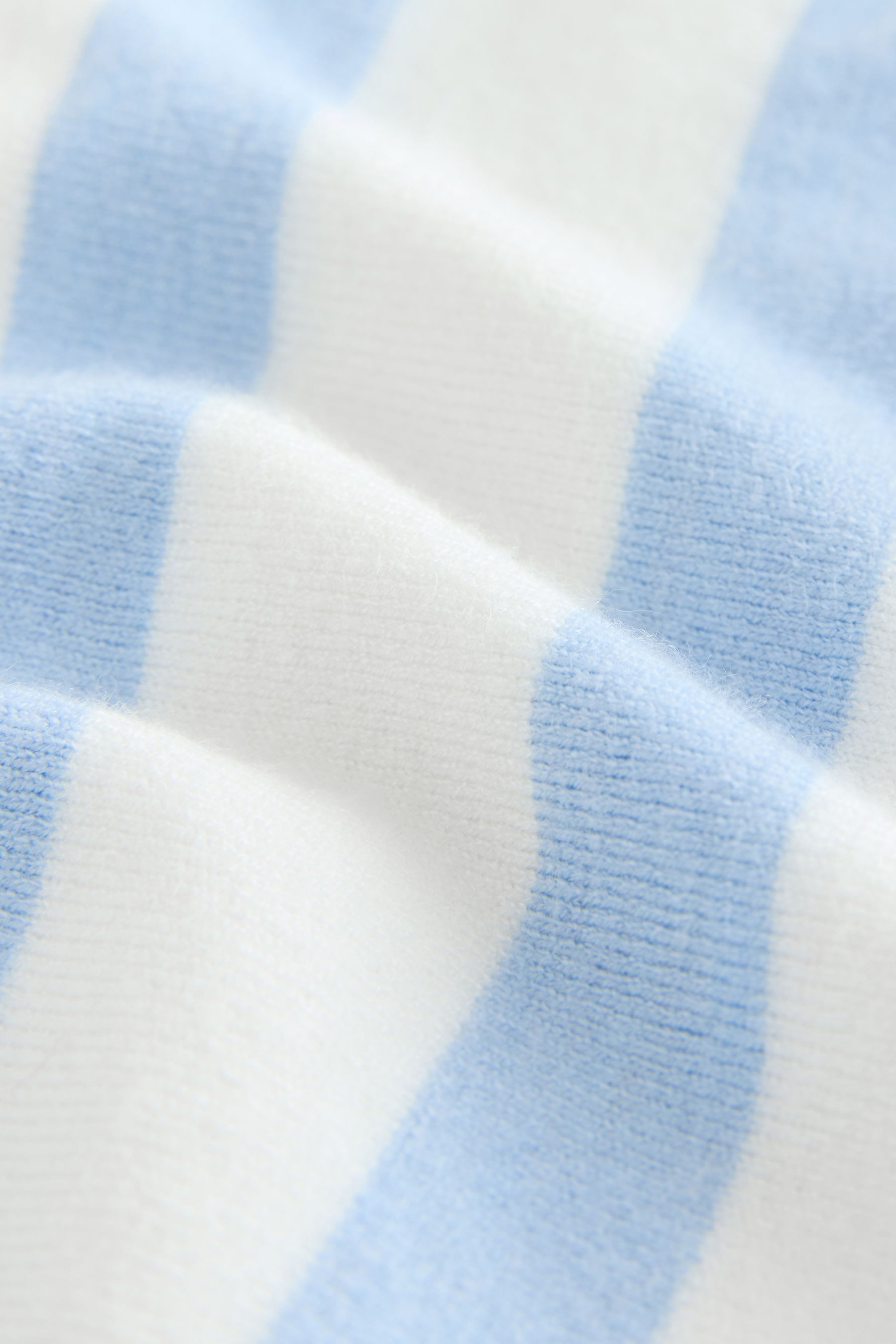 Next Polokragenpullover Strick-Poloshirt mit geknöpftem Kragen und Motiv (1-tlg)