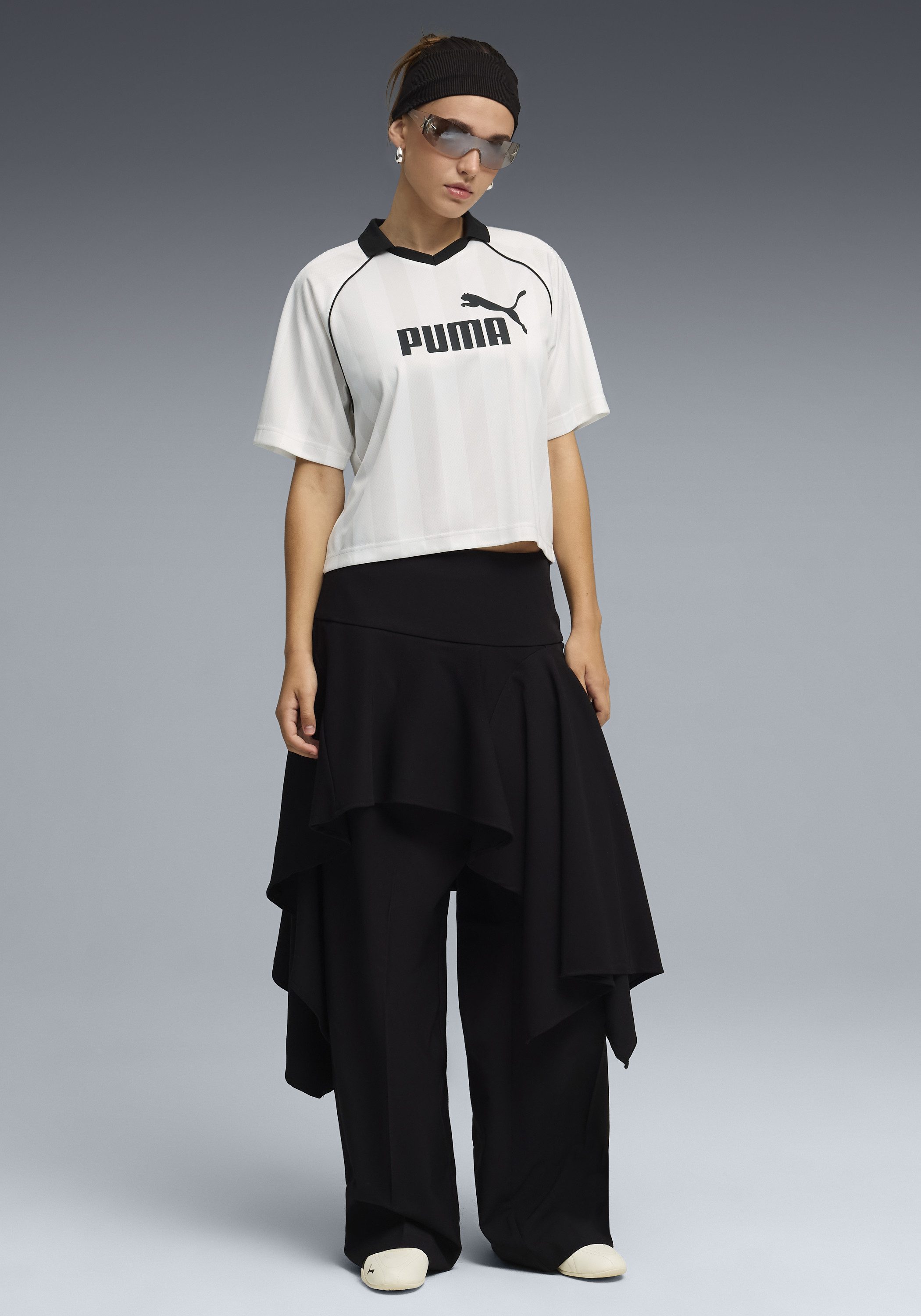 PUMA T-Shirt ESS JERSEY lockere Passform, Kurzarm, atmungsaktiv, mit V-Ausschnitt