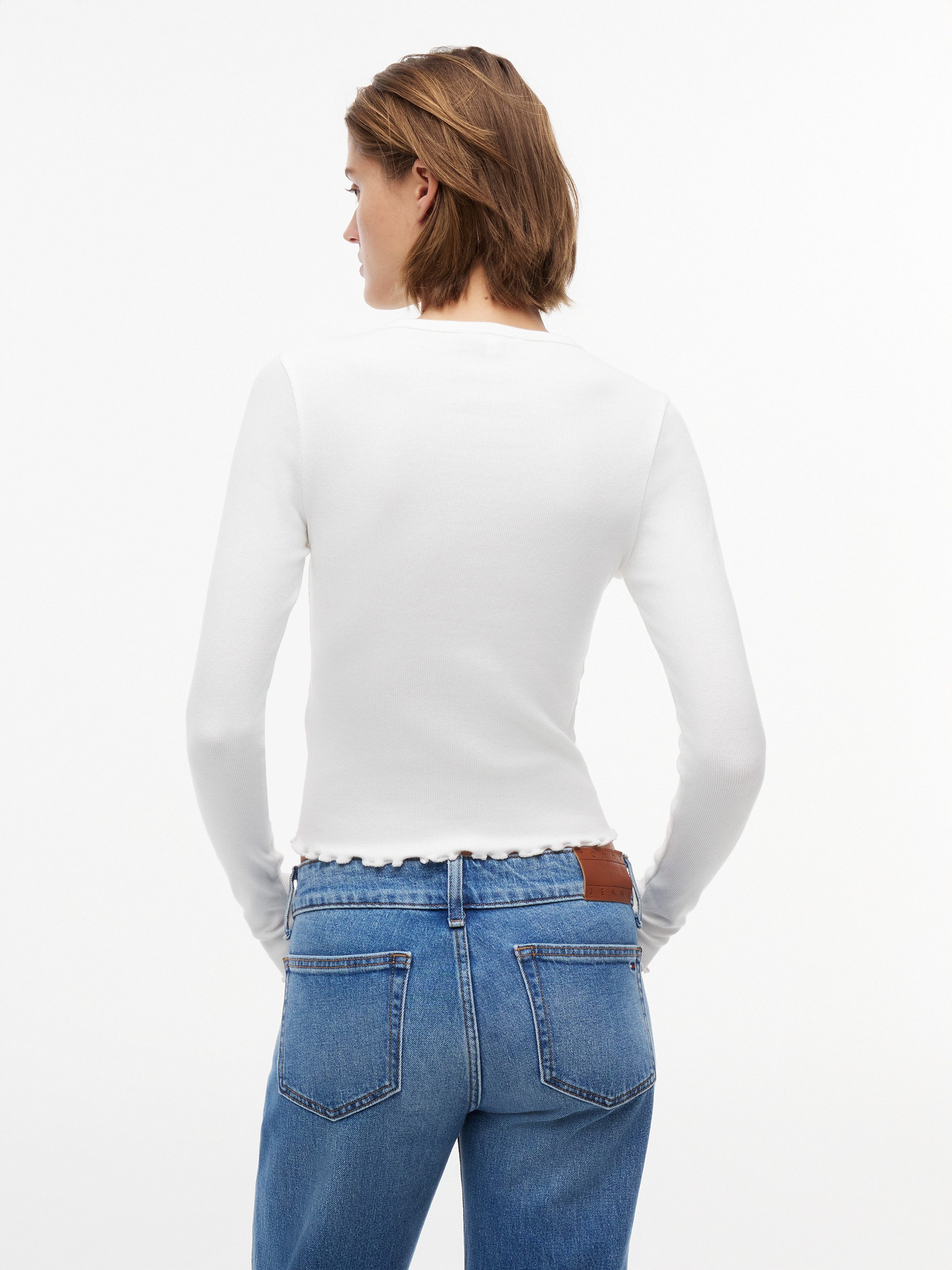 Tommy Jeans Langarmshirt TJW SLIM SH LETTUCE EDGE RIB LS mit gerippter Struktur, gewellter Saum