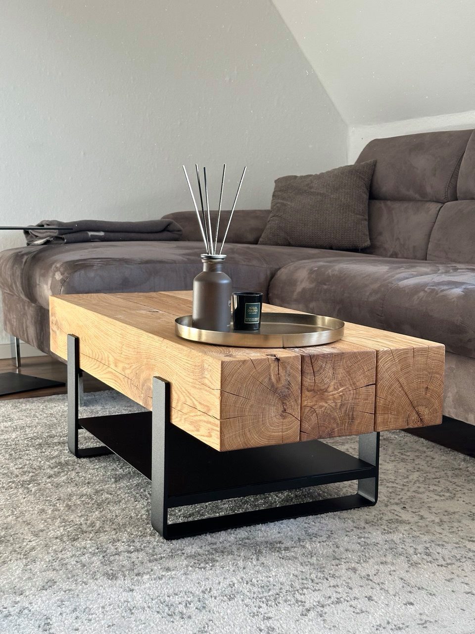 Schräder Interior Couchtisch Couchtisch aus massiven Eichenbalken mit Stahlgestell