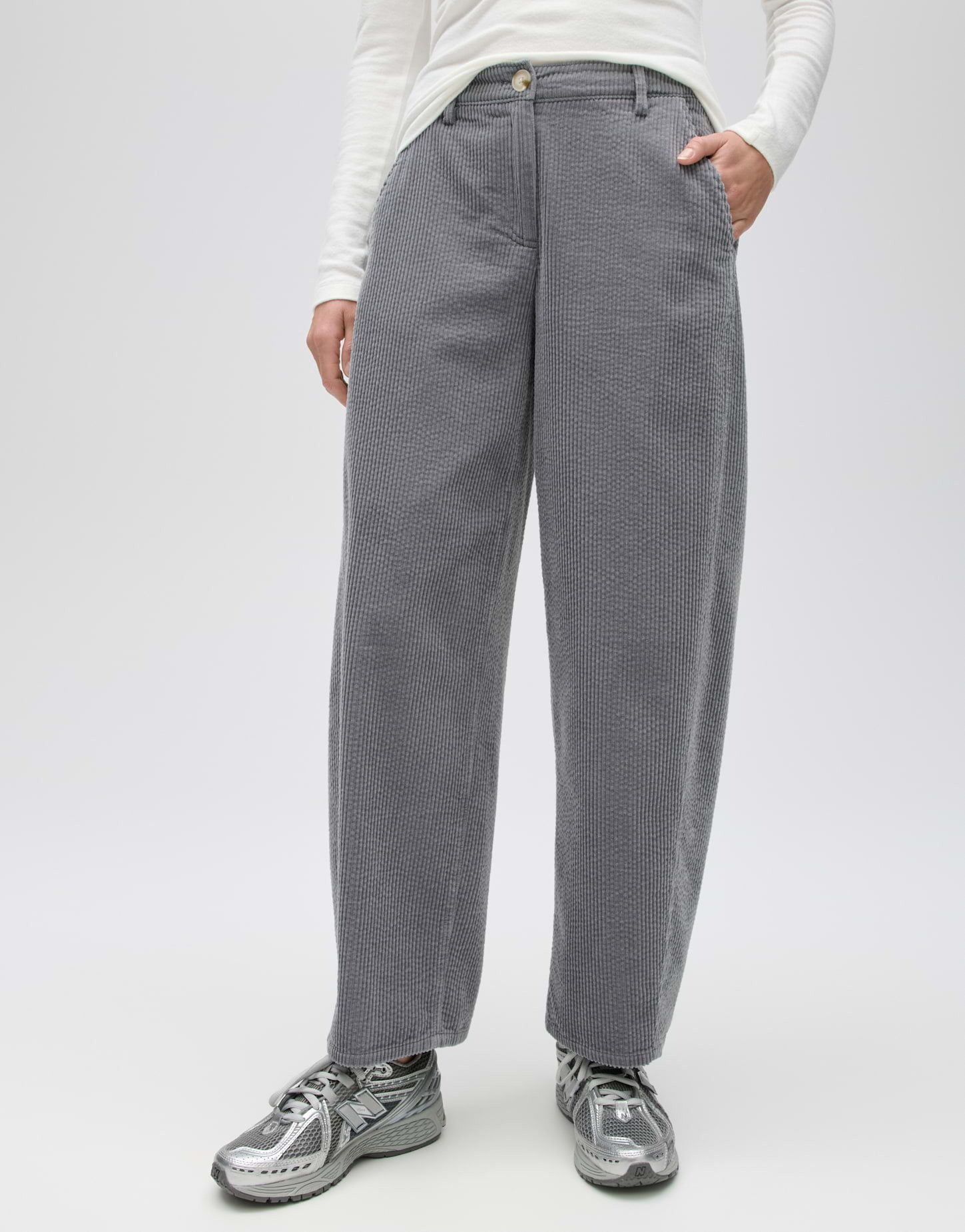OPUS Stoffhose Myha softness aus Cord mit ovaler Passform Ovale Barrel-Silhouette mit samtiger Oberfläche und Seiteneinsatz