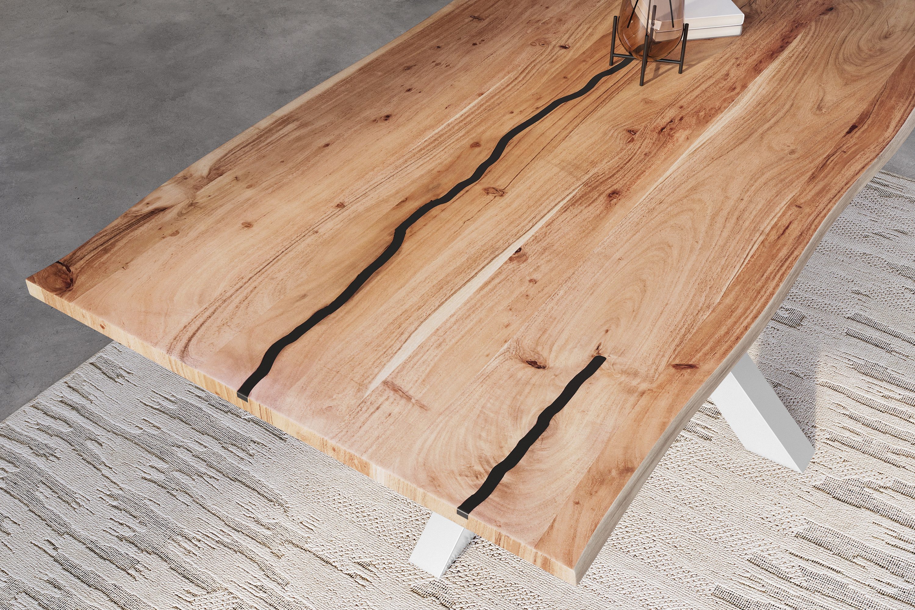 SAM® Baumkantentisch Daisy, Akazienholz, Baumkante, schwarze Resin-Adern, Metallgestell